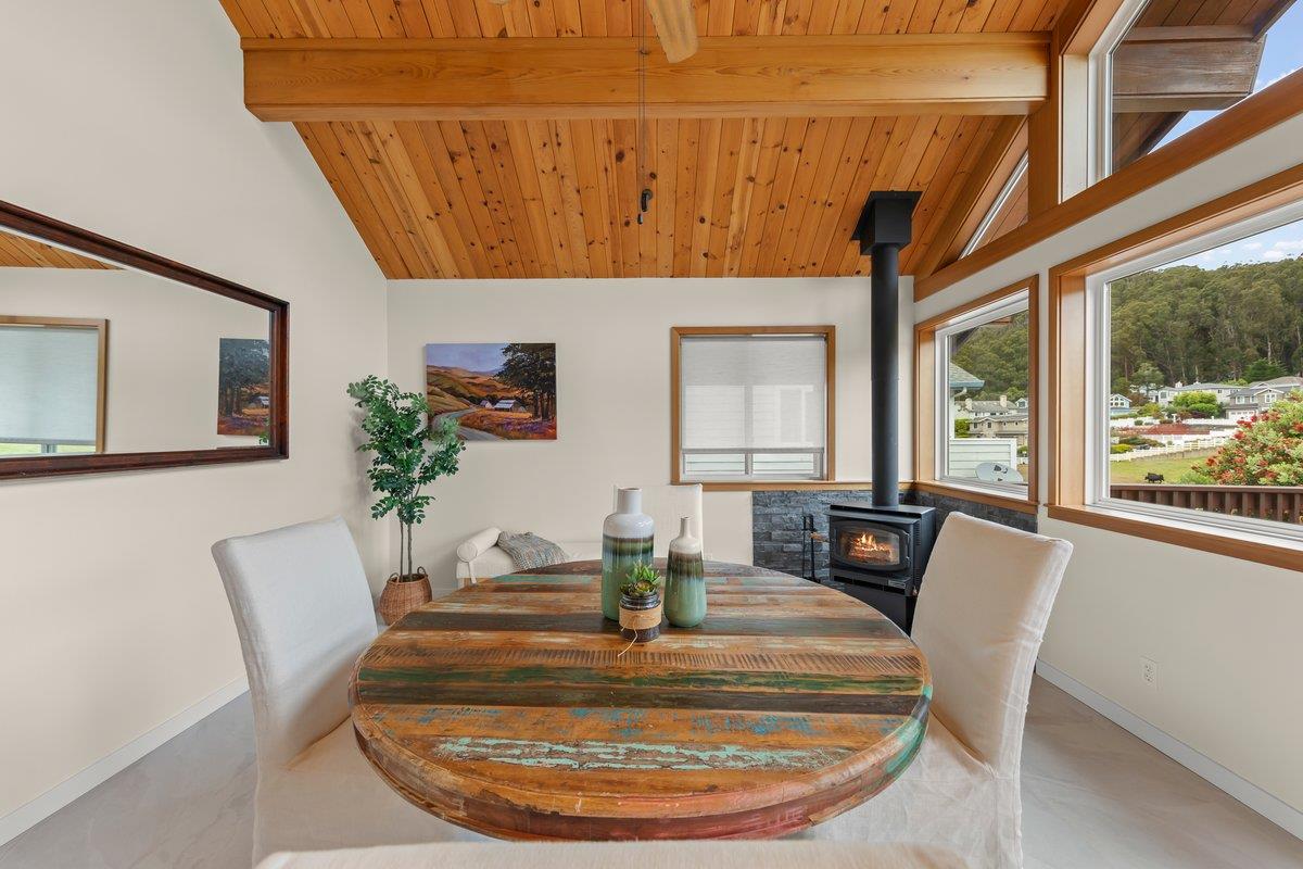 Detail Gallery Image 14 of 41 For 350 6th Ave, Half Moon Bay,  CA 94019 - 3 Beds | 2/1 Baths