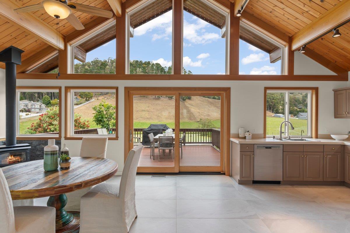 Detail Gallery Image 3 of 41 For 350 6th Ave, Half Moon Bay,  CA 94019 - 3 Beds | 2/1 Baths