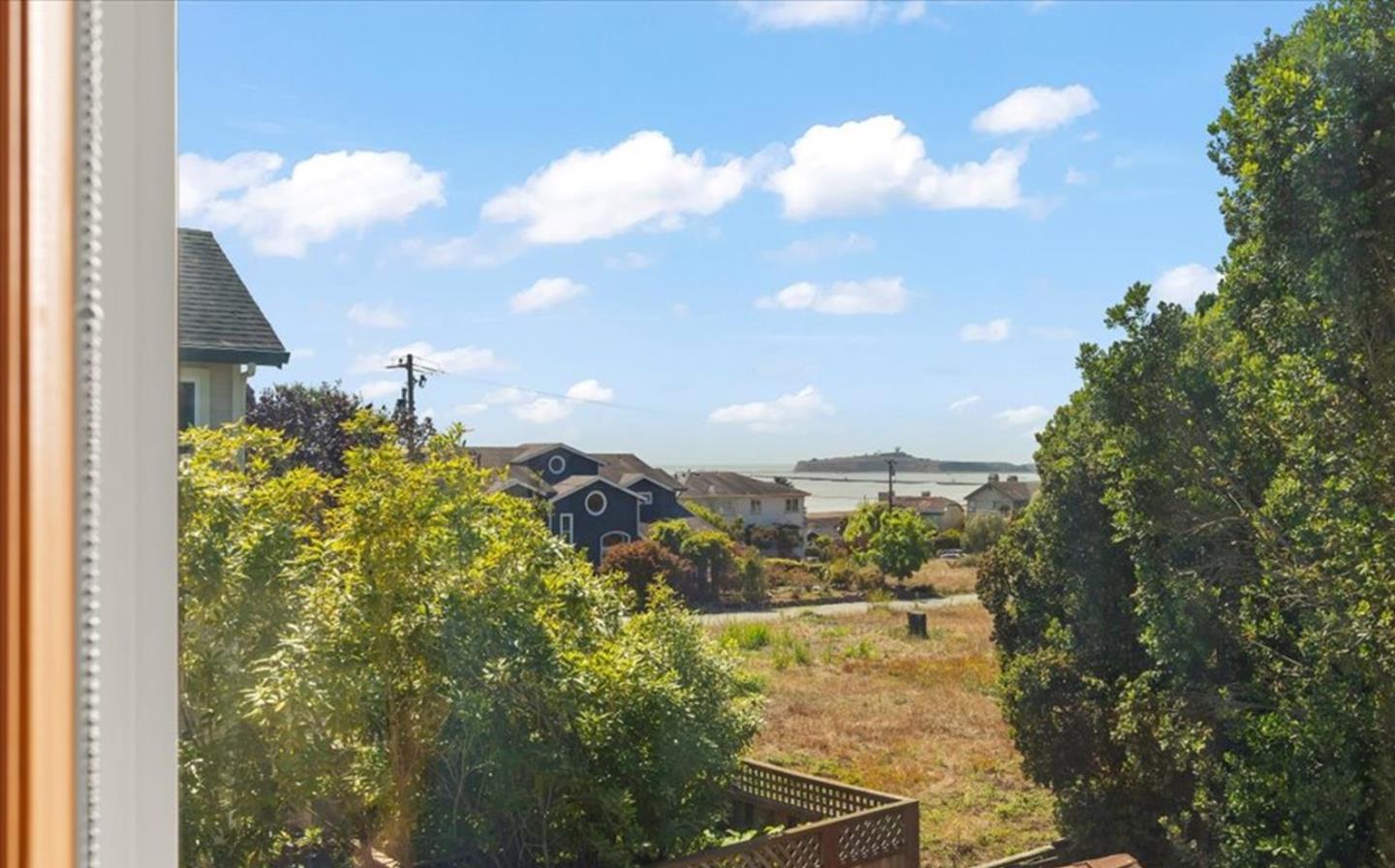Detail Gallery Image 37 of 41 For 350 6th Ave, Half Moon Bay,  CA 94019 - 3 Beds | 2/1 Baths