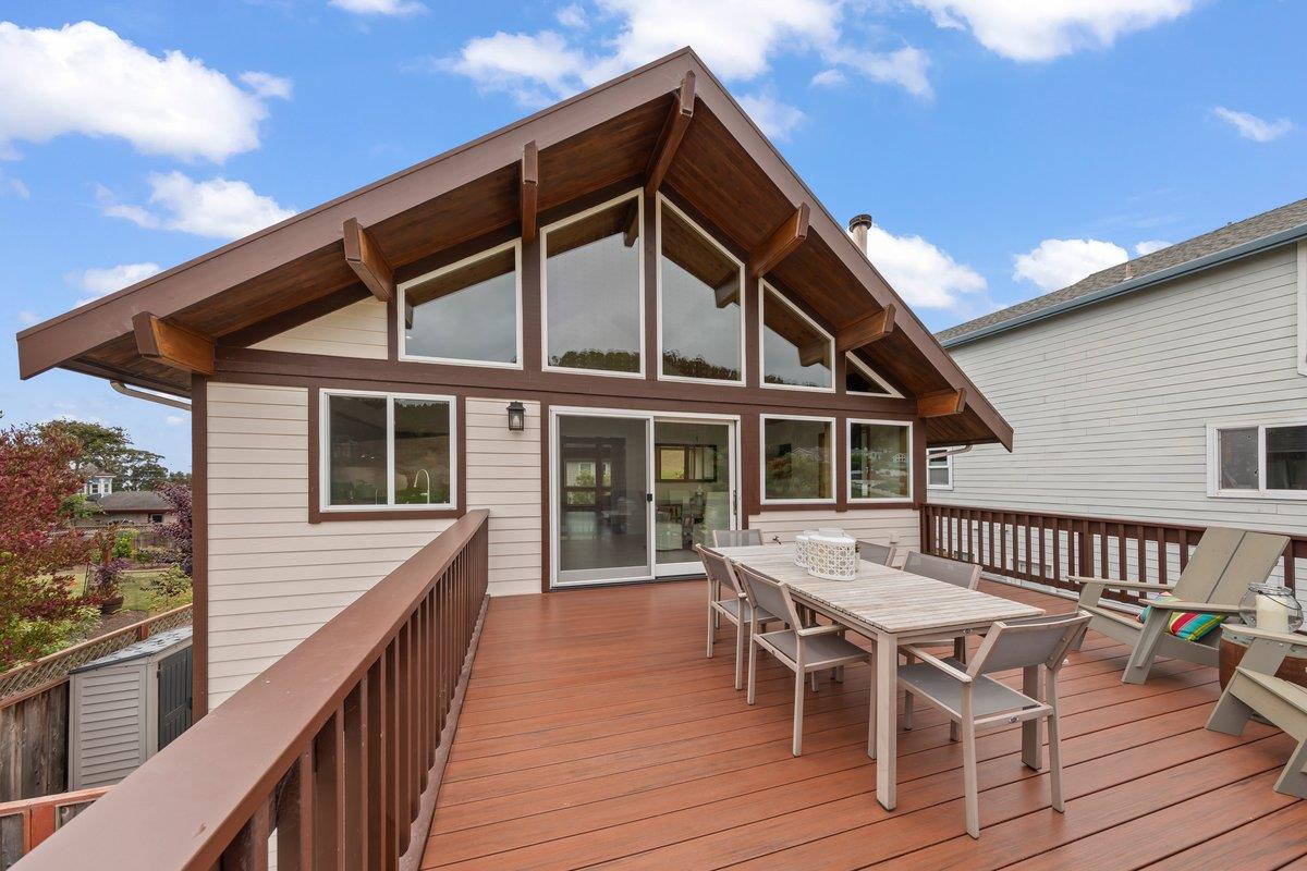Detail Gallery Image 7 of 41 For 350 6th Ave, Half Moon Bay,  CA 94019 - 3 Beds | 2/1 Baths