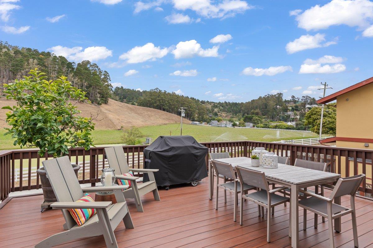 Detail Gallery Image 8 of 41 For 350 6th Ave, Half Moon Bay,  CA 94019 - 3 Beds | 2/1 Baths