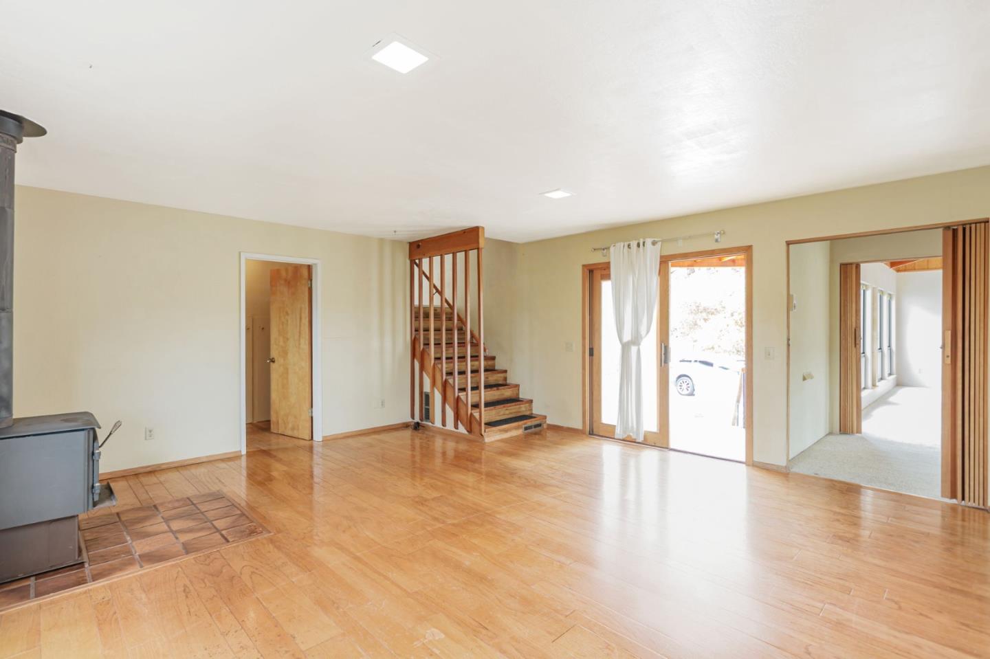 Detail Gallery Image 12 of 23 For 105 Laureles Grade, Salinas,  CA 93908 - 5 Beds | 3/1 Baths