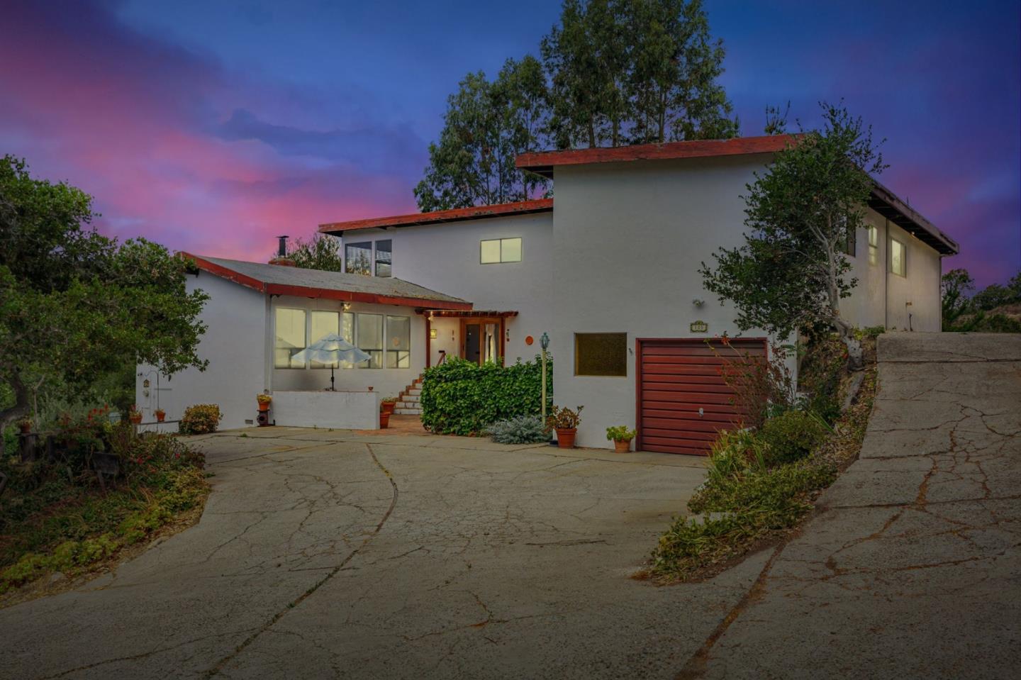 Detail Gallery Image 2 of 23 For 105 Laureles Grade, Salinas,  CA 93908 - 5 Beds | 3/1 Baths
