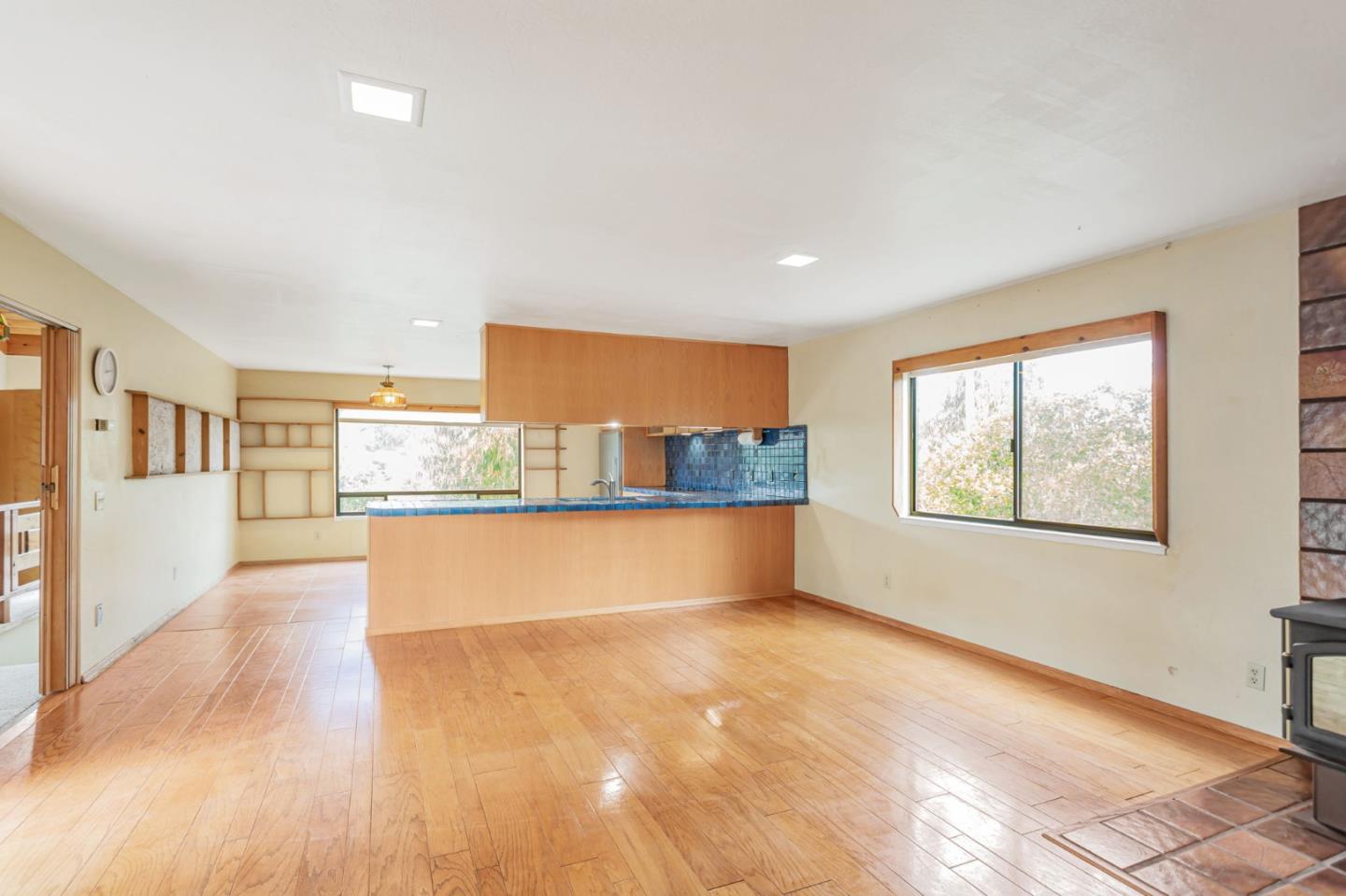 Detail Gallery Image 5 of 23 For 105 Laureles Grade, Salinas,  CA 93908 - 5 Beds | 3/1 Baths