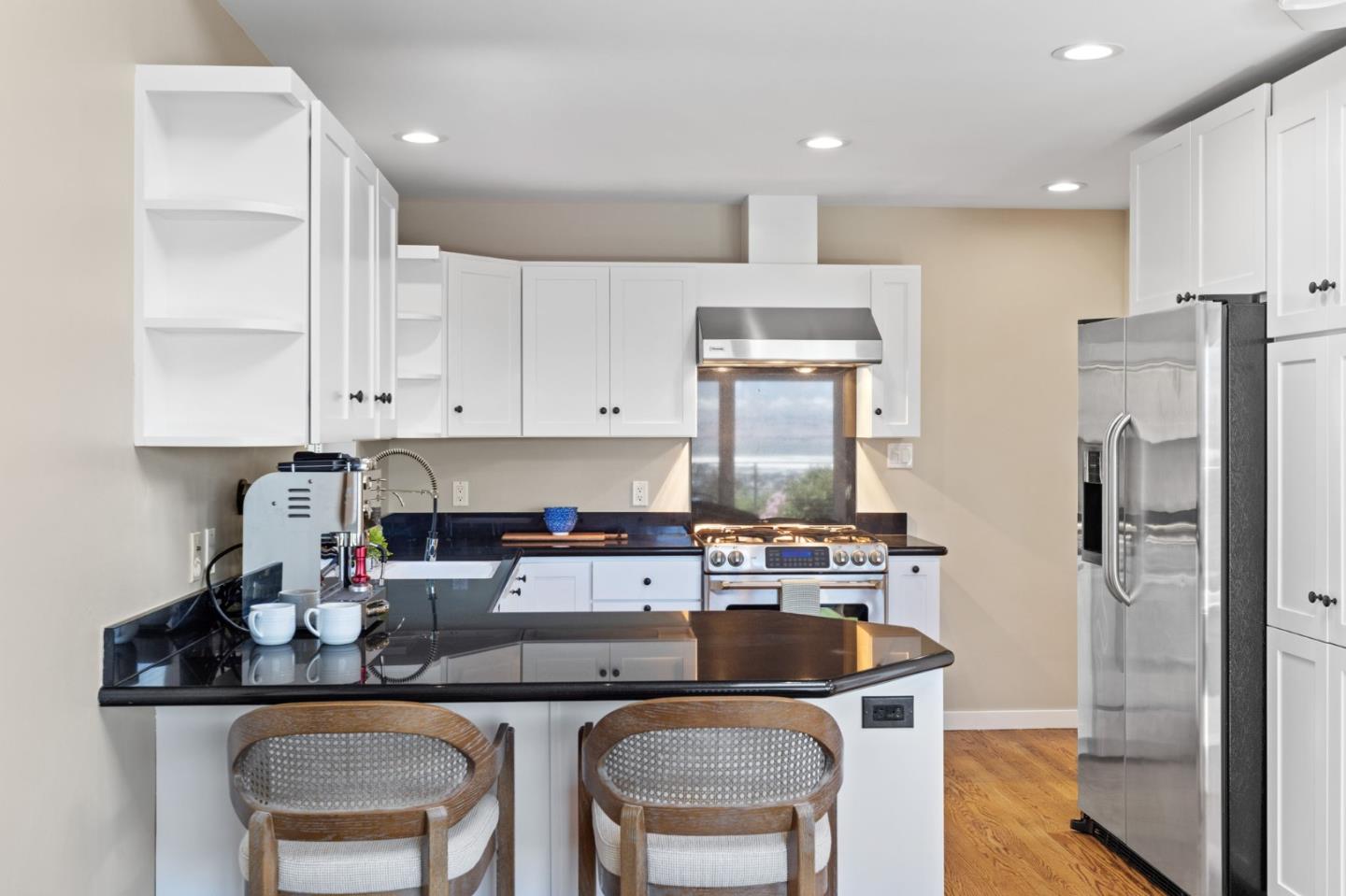 Detail Gallery Image 10 of 31 For 777 Bayview Way, Redwood City,  CA 94062 - 3 Beds | 2 Baths