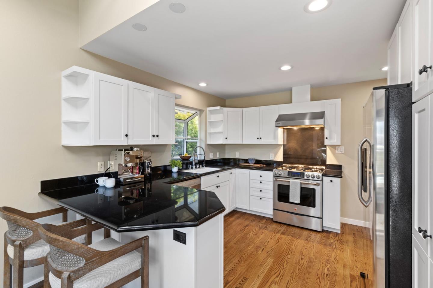 Detail Gallery Image 11 of 31 For 777 Bayview Way, Redwood City,  CA 94062 - 3 Beds | 2 Baths
