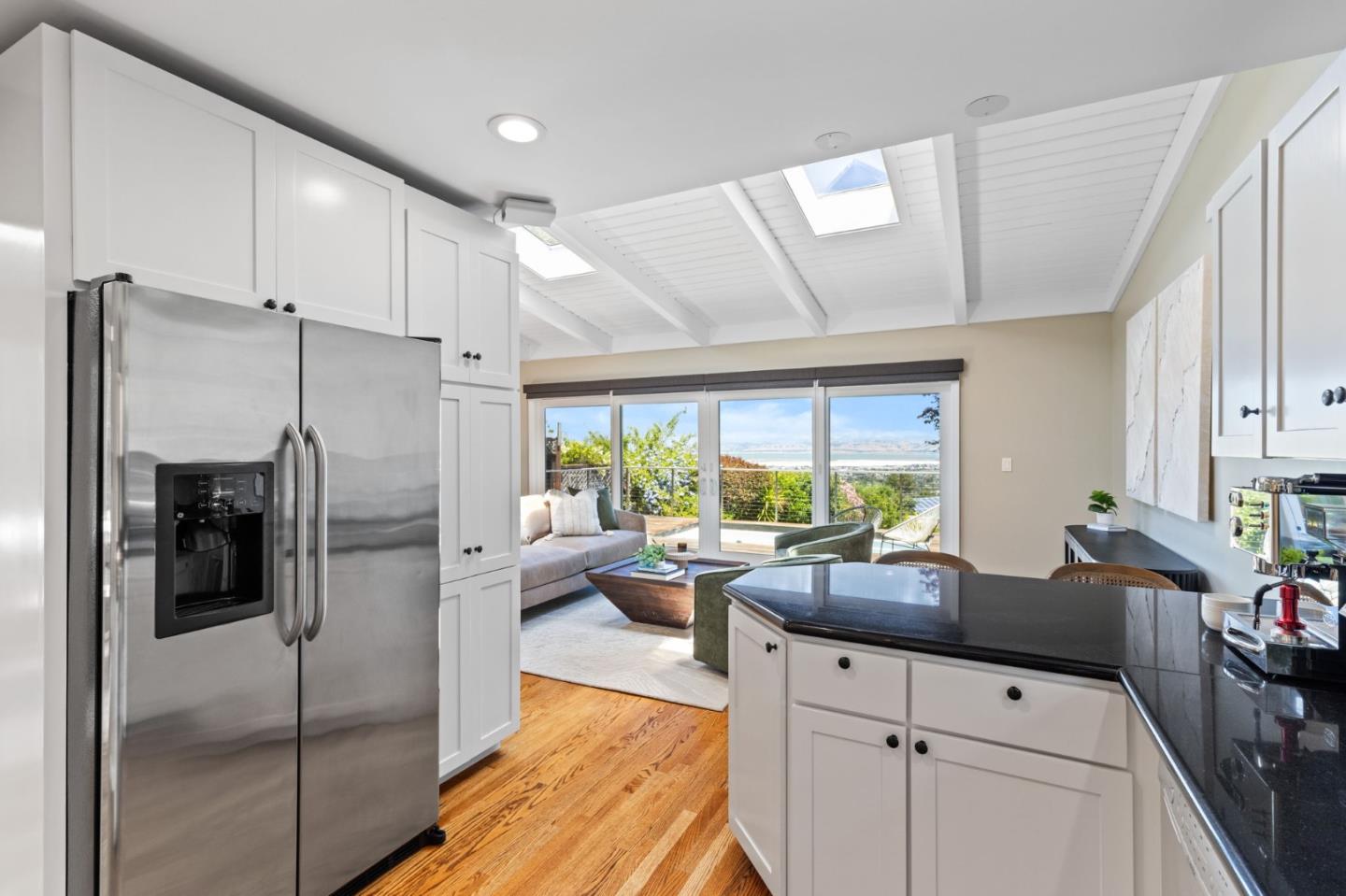 Detail Gallery Image 14 of 31 For 777 Bayview Way, Redwood City,  CA 94062 - 3 Beds | 2 Baths