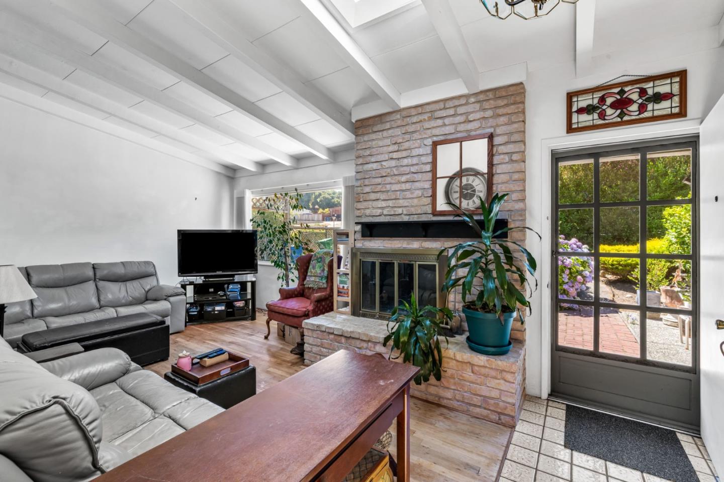 Detail Gallery Image 10 of 54 For 996 via Verde, Del Rey Oaks,  CA 93940 - 4 Beds | 2 Baths