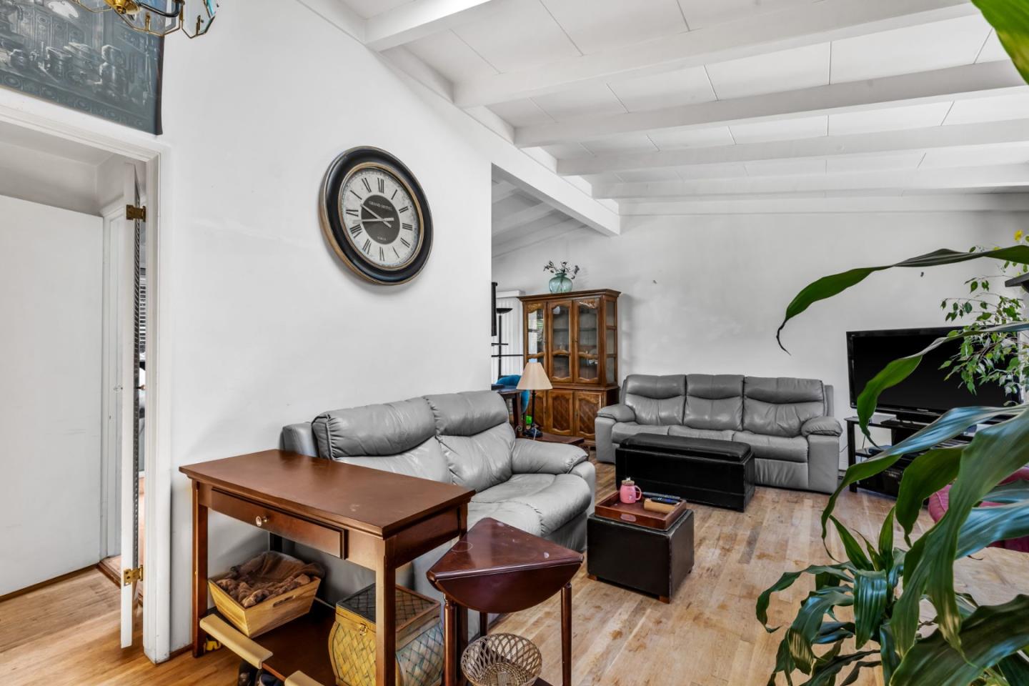 Detail Gallery Image 11 of 54 For 996 via Verde, Del Rey Oaks,  CA 93940 - 4 Beds | 2 Baths
