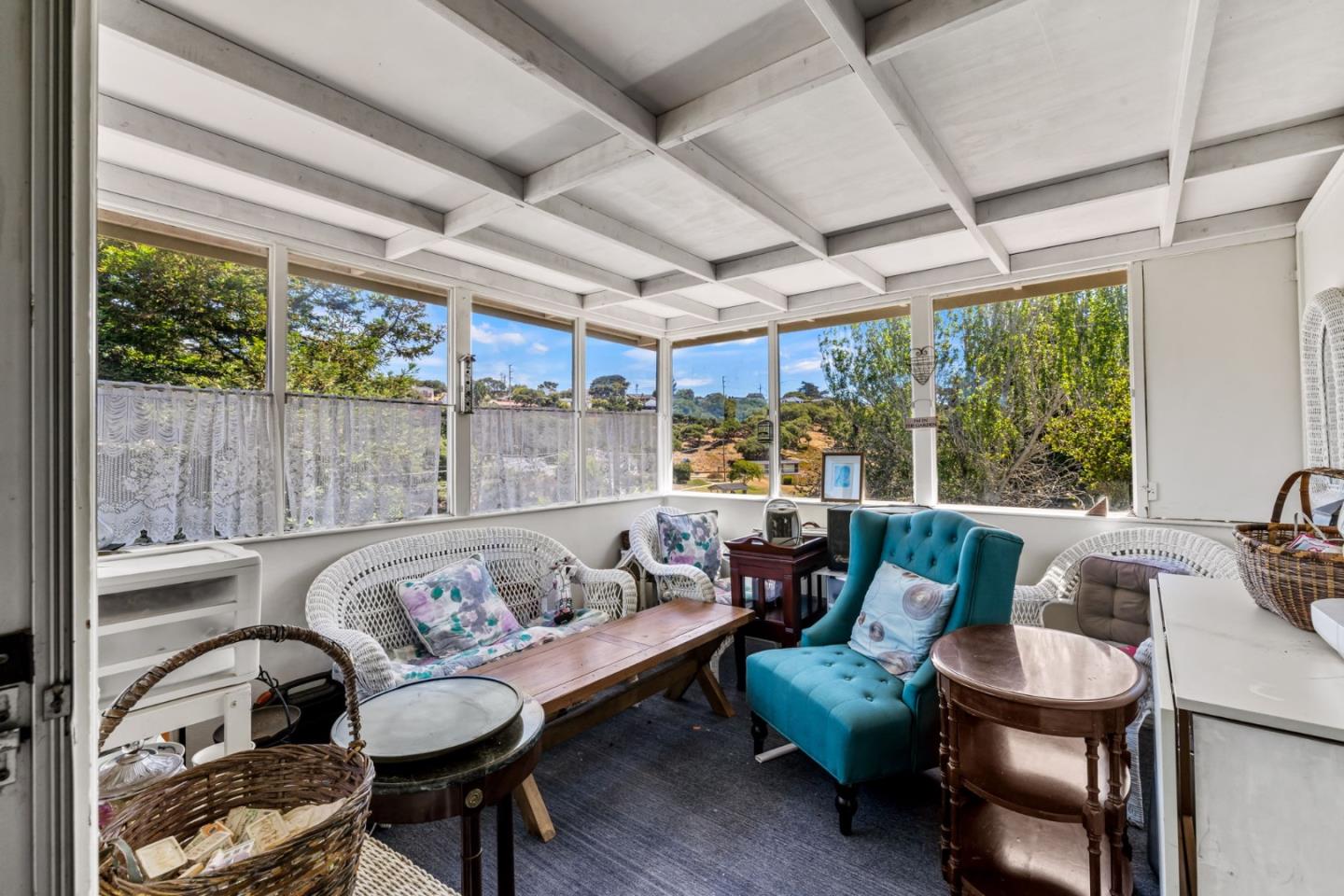 Detail Gallery Image 14 of 54 For 996 via Verde, Del Rey Oaks,  CA 93940 - 4 Beds | 2 Baths