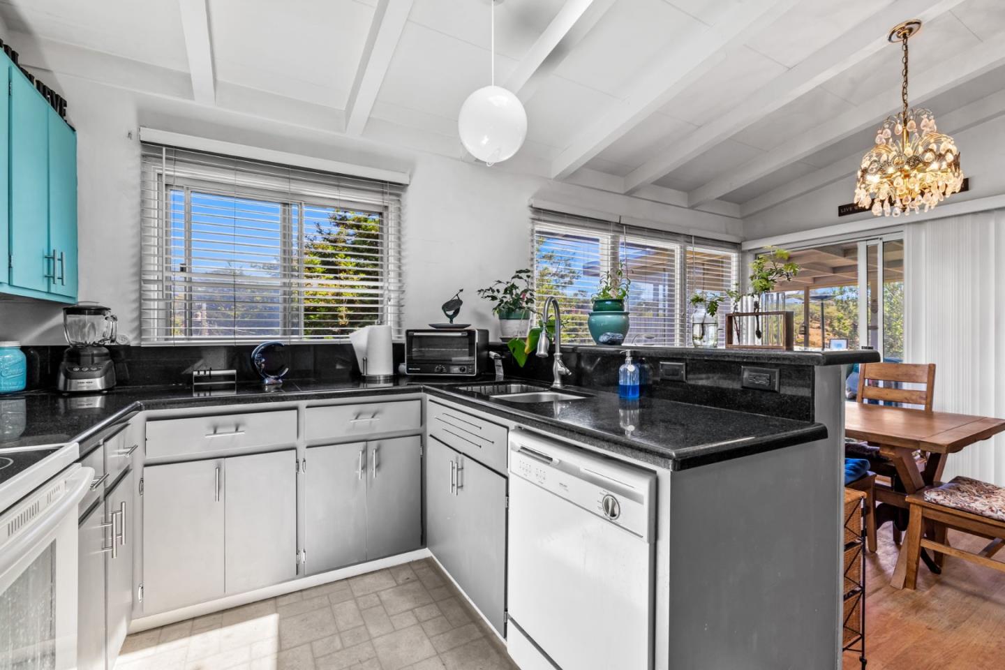 Detail Gallery Image 19 of 54 For 996 via Verde, Del Rey Oaks,  CA 93940 - 4 Beds | 2 Baths