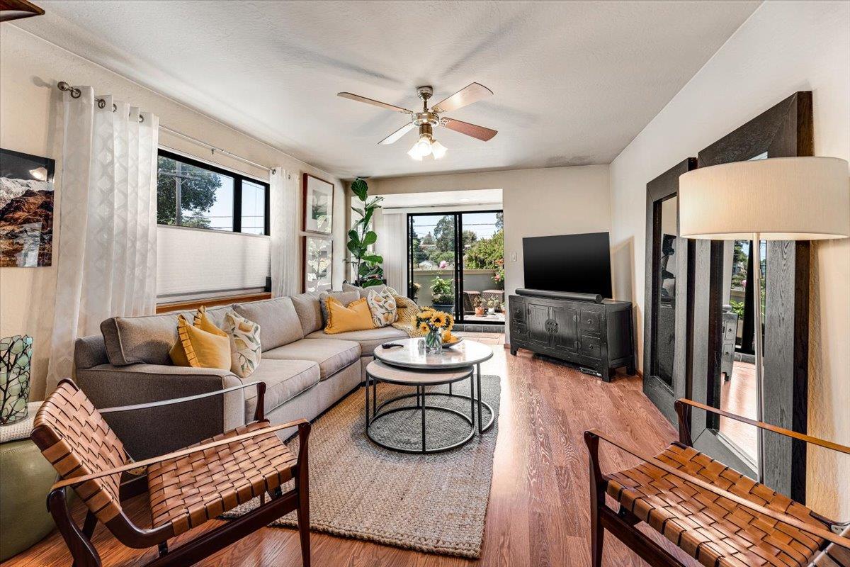 Detail Gallery Image 5 of 45 For 522 Oak Dr, Capitola,  CA 95010 - – Beds | – Baths