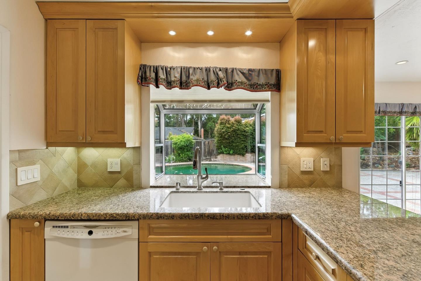 Detail Gallery Image 10 of 48 For 1675 Escalante Way, Burlingame,  CA 94010 - 4 Beds | 2/1 Baths