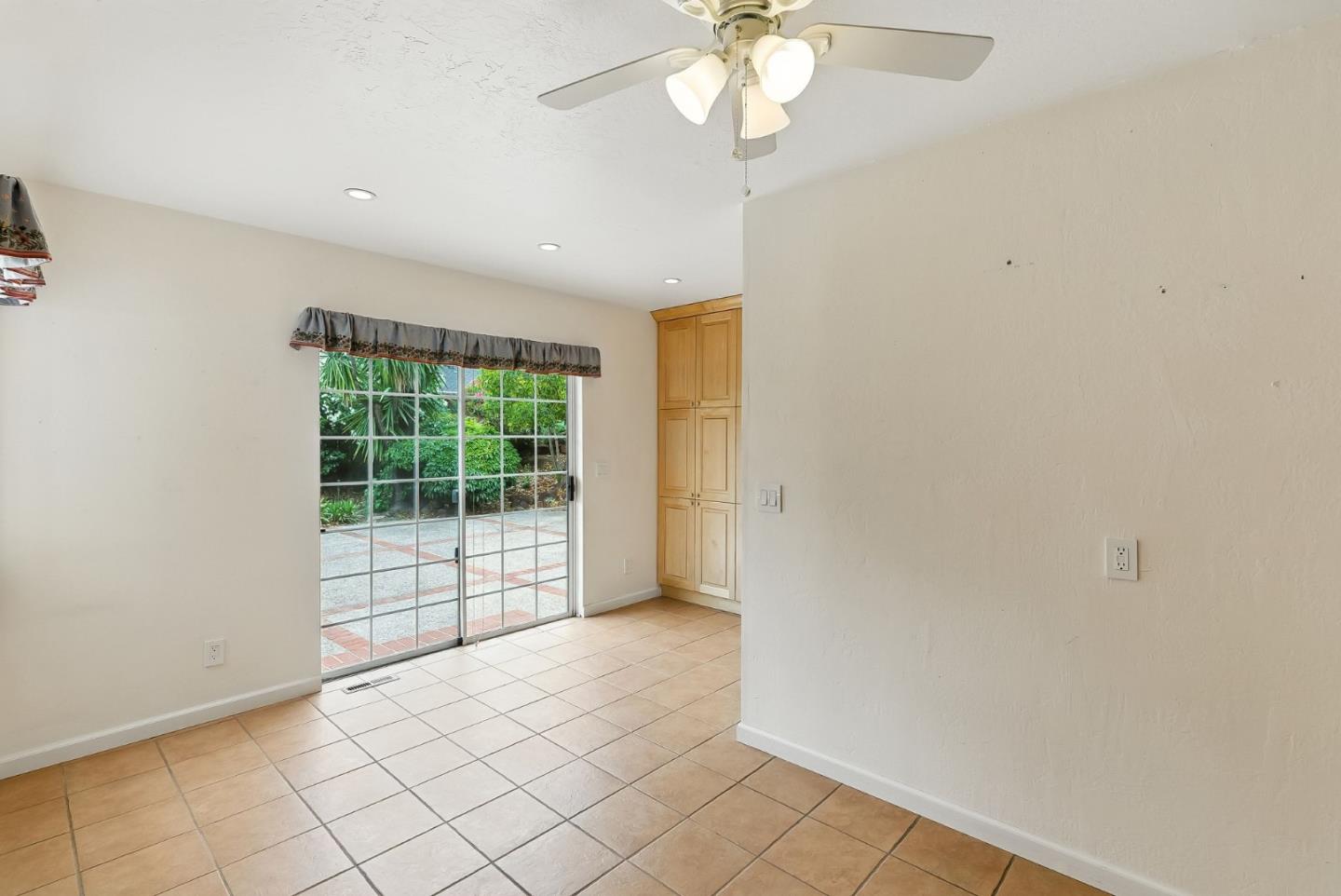 Detail Gallery Image 11 of 48 For 1675 Escalante Way, Burlingame,  CA 94010 - 4 Beds | 2/1 Baths