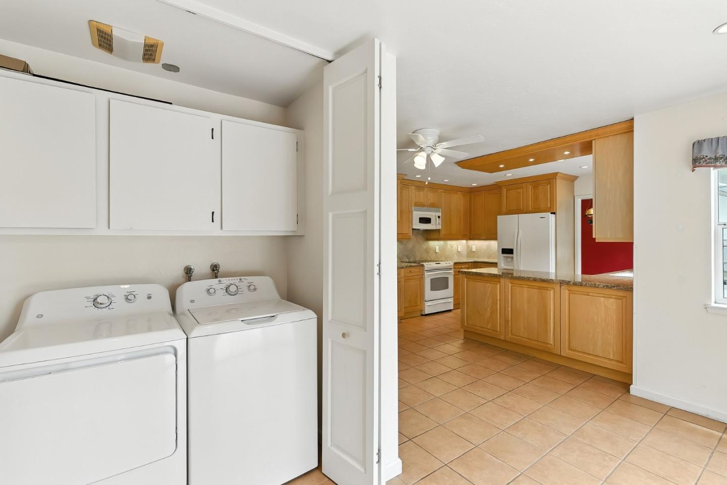 Detail Gallery Image 13 of 48 For 1675 Escalante Way, Burlingame,  CA 94010 - 4 Beds | 2/1 Baths