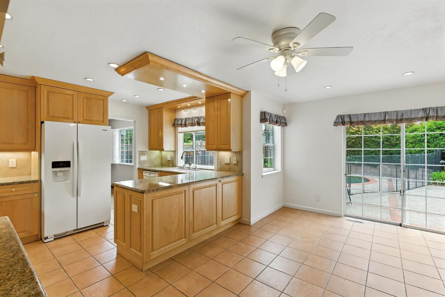 Detail Gallery Image 8 of 48 For 1675 Escalante Way, Burlingame,  CA 94010 - 4 Beds | 2/1 Baths