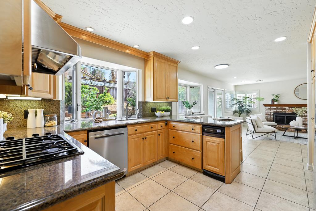 Detail Gallery Image 11 of 58 For 3484 Clover Oak Dr, San Jose,  CA 95148 - 4 Beds | 2/1 Baths