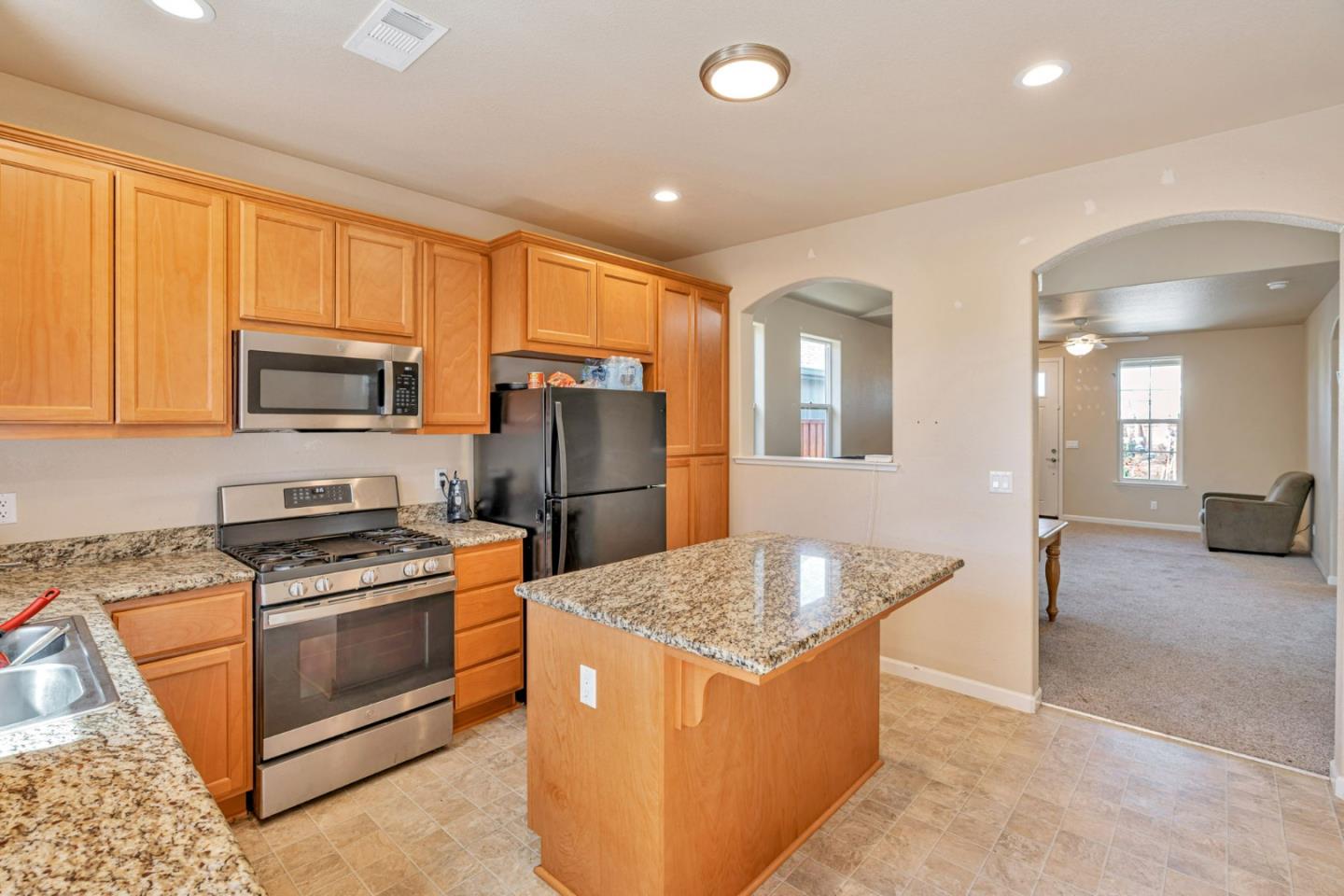 Detail Gallery Image 8 of 28 For 765 Brandywine Ln, King City,  CA 93930 - 3 Beds | 2 Baths