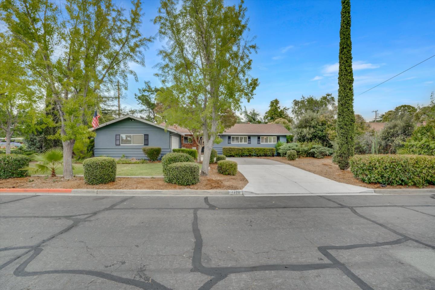 Detail Gallery Image 2 of 35 For 1198 Quail Ct, Concord,  CA 94518 - 4 Beds | 2 Baths