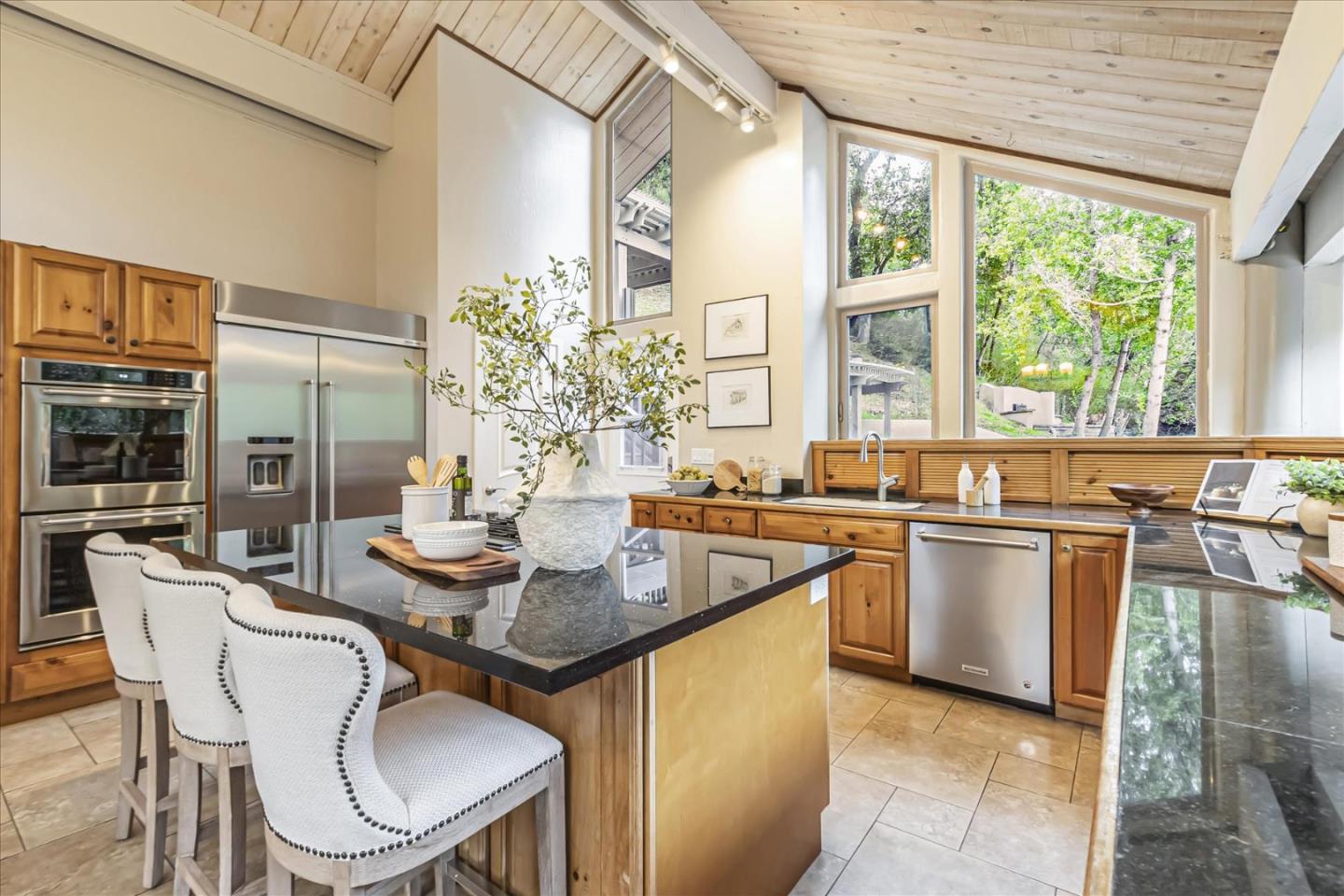 Detail Gallery Image 13 of 54 For 19233 Mountain Way, Los Gatos,  CA 95030 - 4 Beds | 2/1 Baths