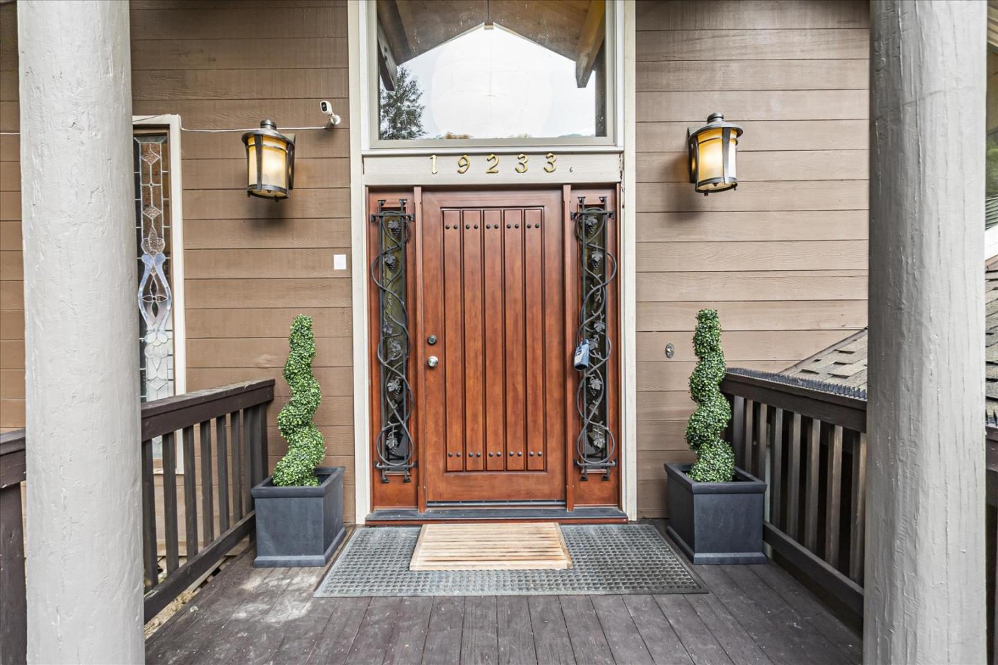 Detail Gallery Image 2 of 54 For 19233 Mountain Way, Los Gatos,  CA 95030 - 4 Beds | 2/1 Baths