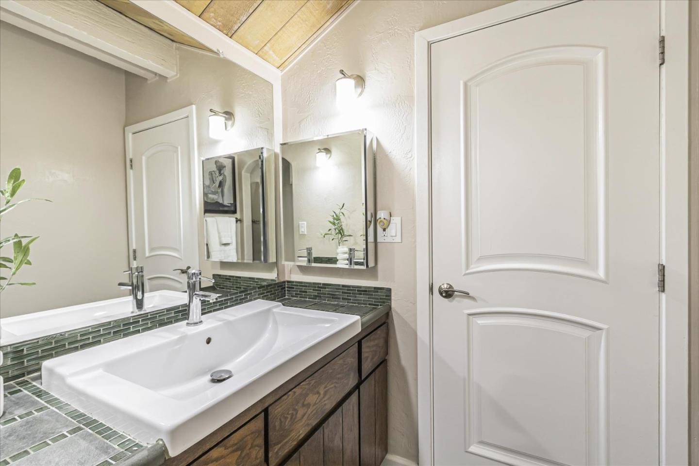 Detail Gallery Image 33 of 54 For 19233 Mountain Way, Los Gatos,  CA 95030 - 4 Beds | 2/1 Baths