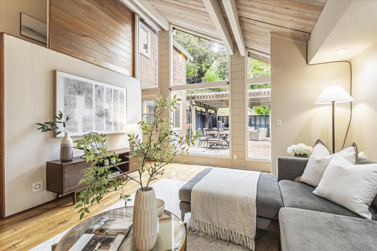 Detail Gallery Image 9 of 54 For 19233 Mountain Way, Los Gatos,  CA 95030 - 4 Beds | 2/1 Baths