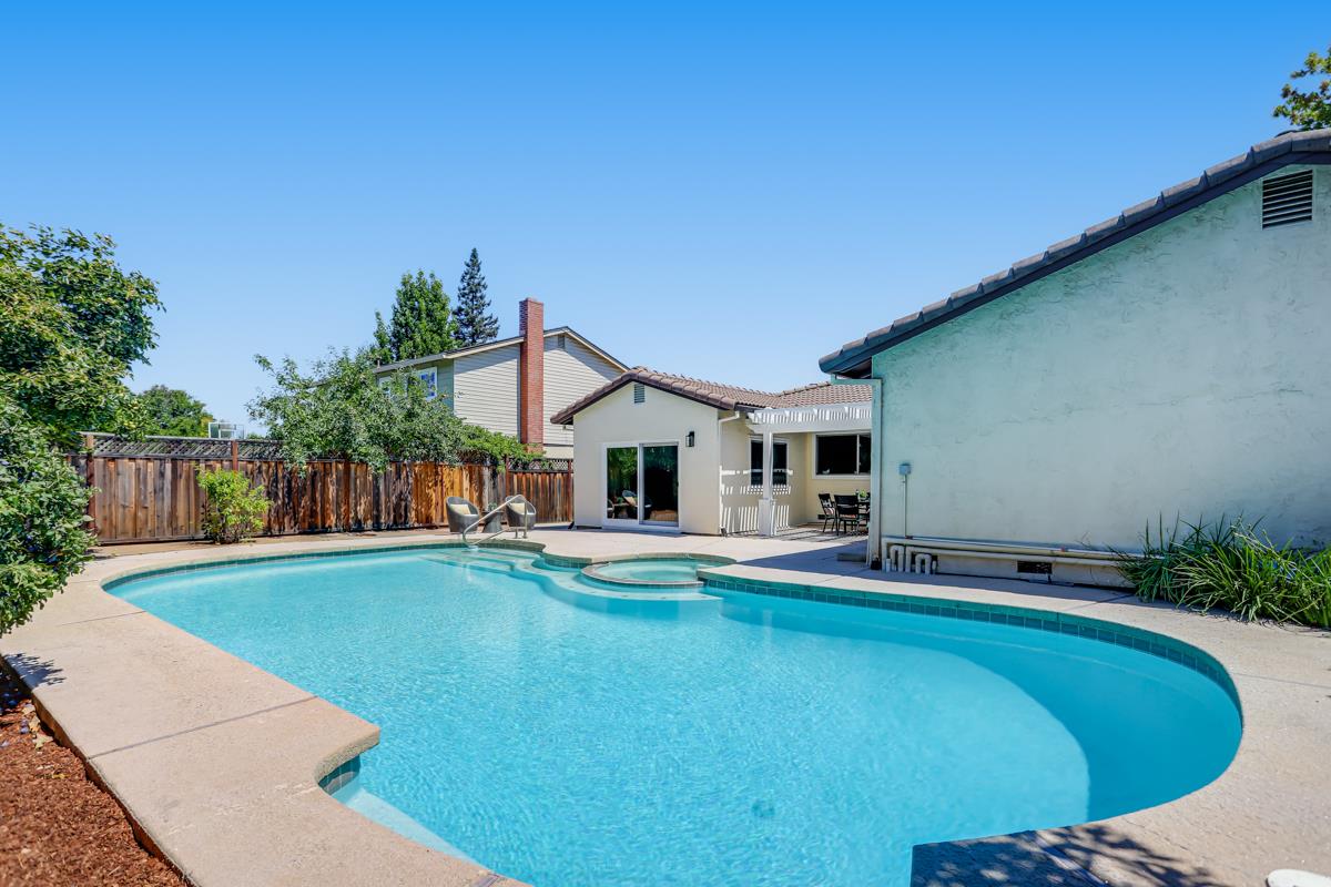 Detail Gallery Image 26 of 30 For 2688 Gamblin Dr, Santa Clara,  CA 95051 - 4 Beds | 2/1 Baths