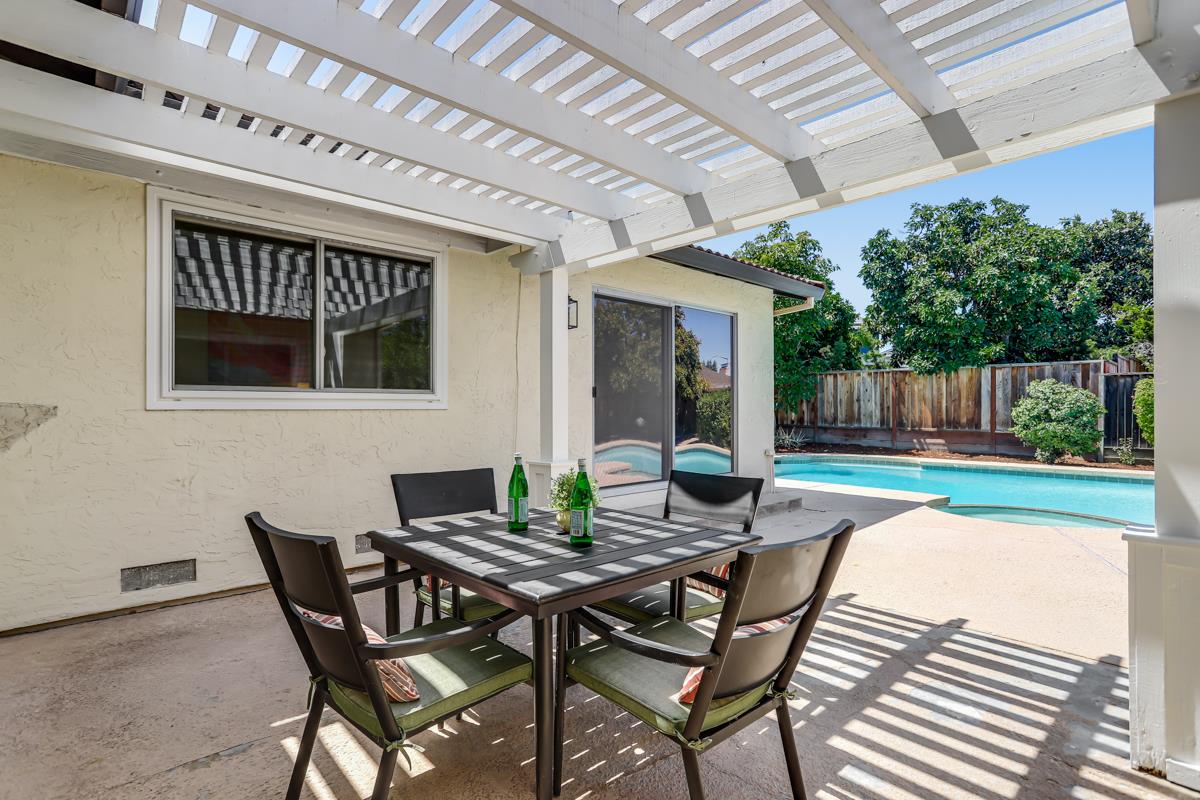 Detail Gallery Image 27 of 30 For 2688 Gamblin Dr, Santa Clara,  CA 95051 - 4 Beds | 2/1 Baths
