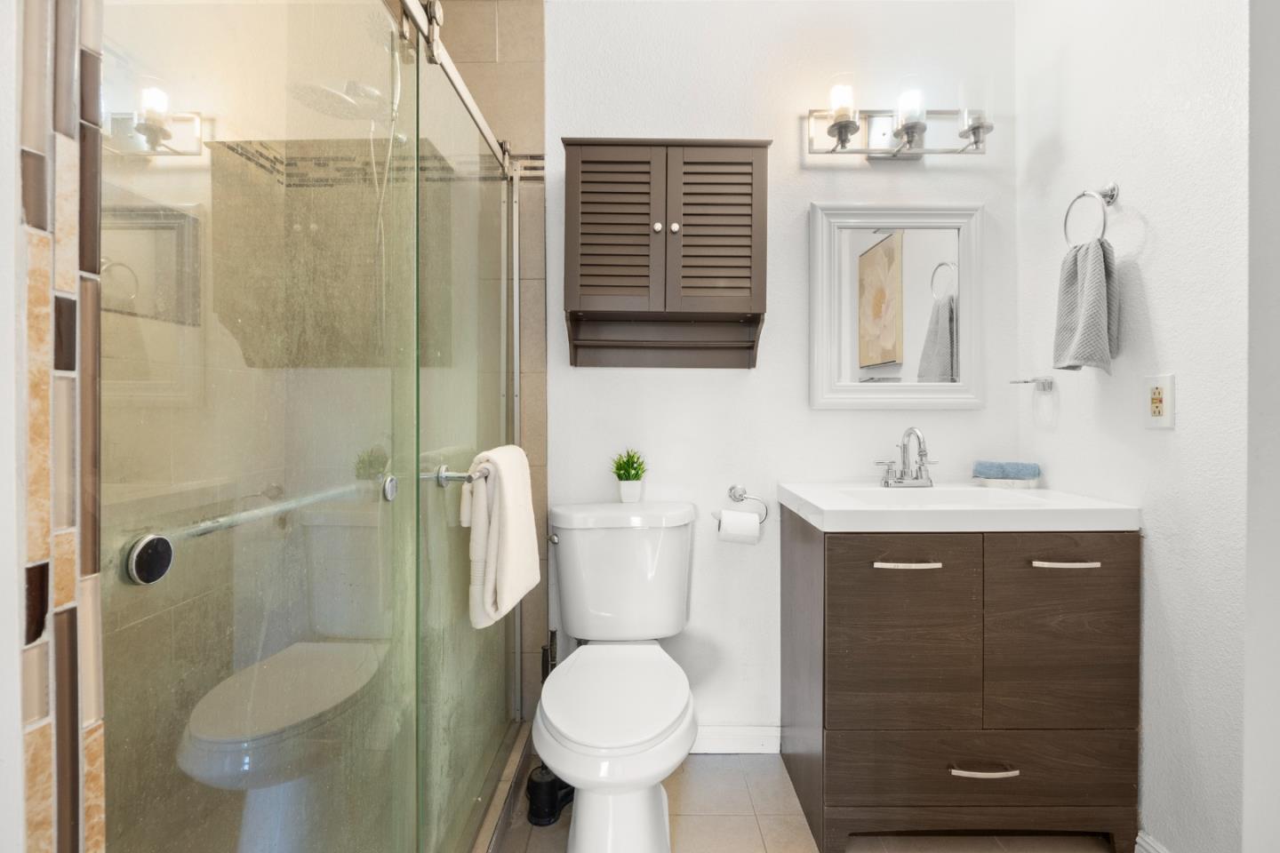 Detail Gallery Image 5 of 16 For 25163 Copa Del Oro Dr #201,  Hayward,  CA 94545 - 1 Beds | 1 Baths