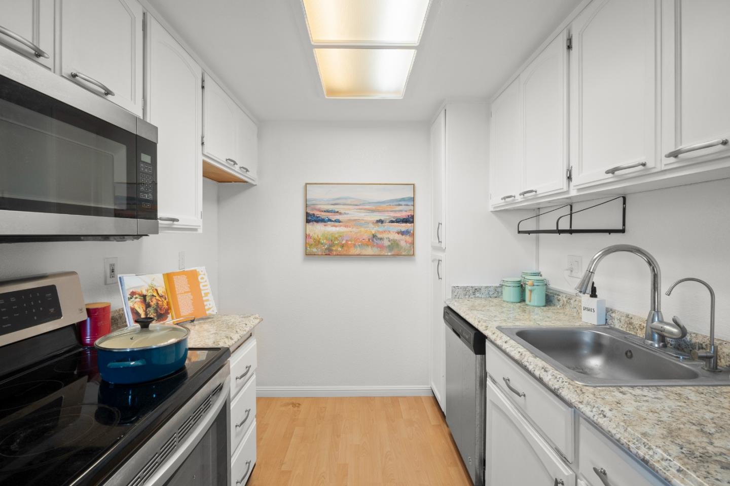 Detail Gallery Image 7 of 16 For 25163 Copa Del Oro Dr #201,  Hayward,  CA 94545 - 1 Beds | 1 Baths