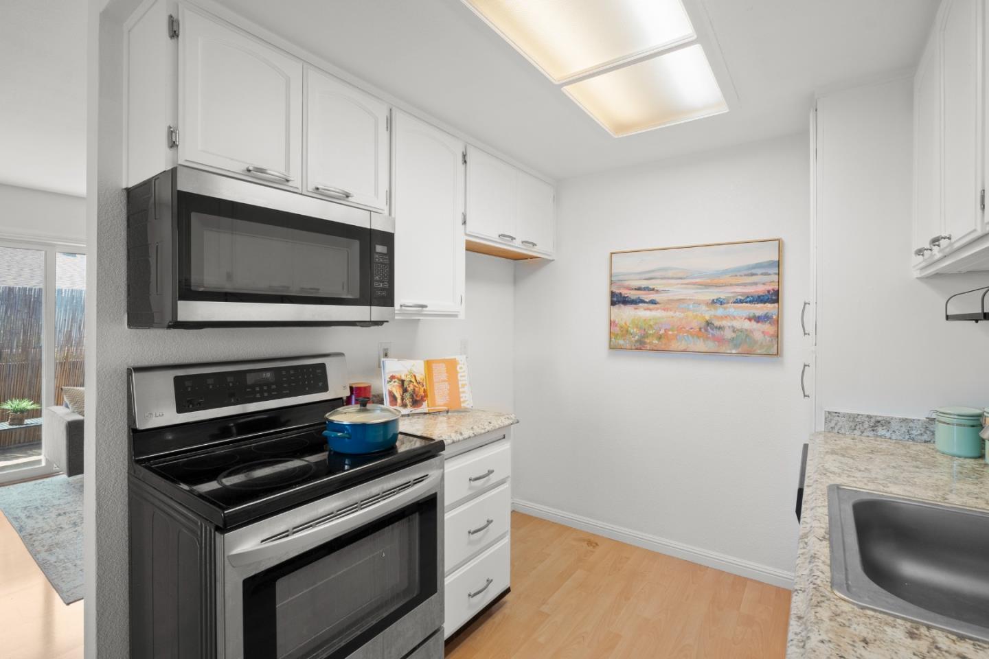 Detail Gallery Image 9 of 16 For 25163 Copa Del Oro Dr #201,  Hayward,  CA 94545 - 1 Beds | 1 Baths