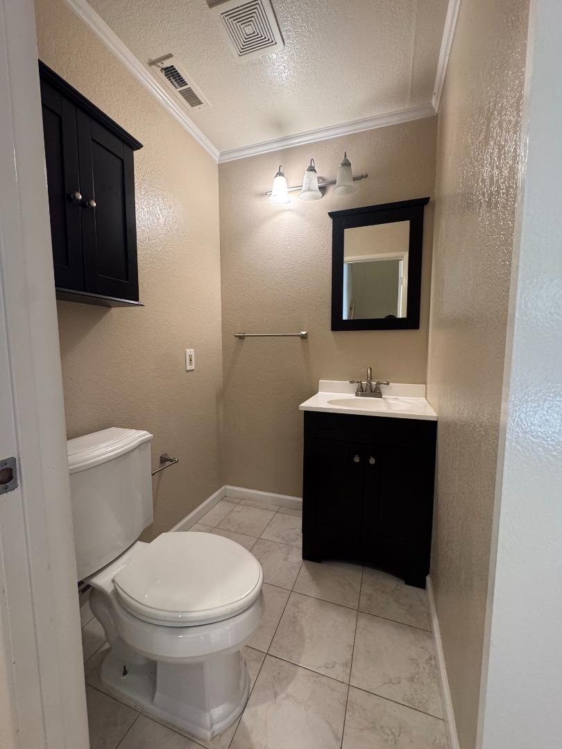 Detail Gallery Image 10 of 28 For 123 Spyglass Hill Rd, San Jose,  CA 95127 - 3 Beds | 2/1 Baths