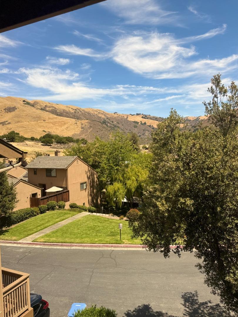Detail Gallery Image 13 of 28 For 123 Spyglass Hill Rd, San Jose,  CA 95127 - 3 Beds | 2/1 Baths