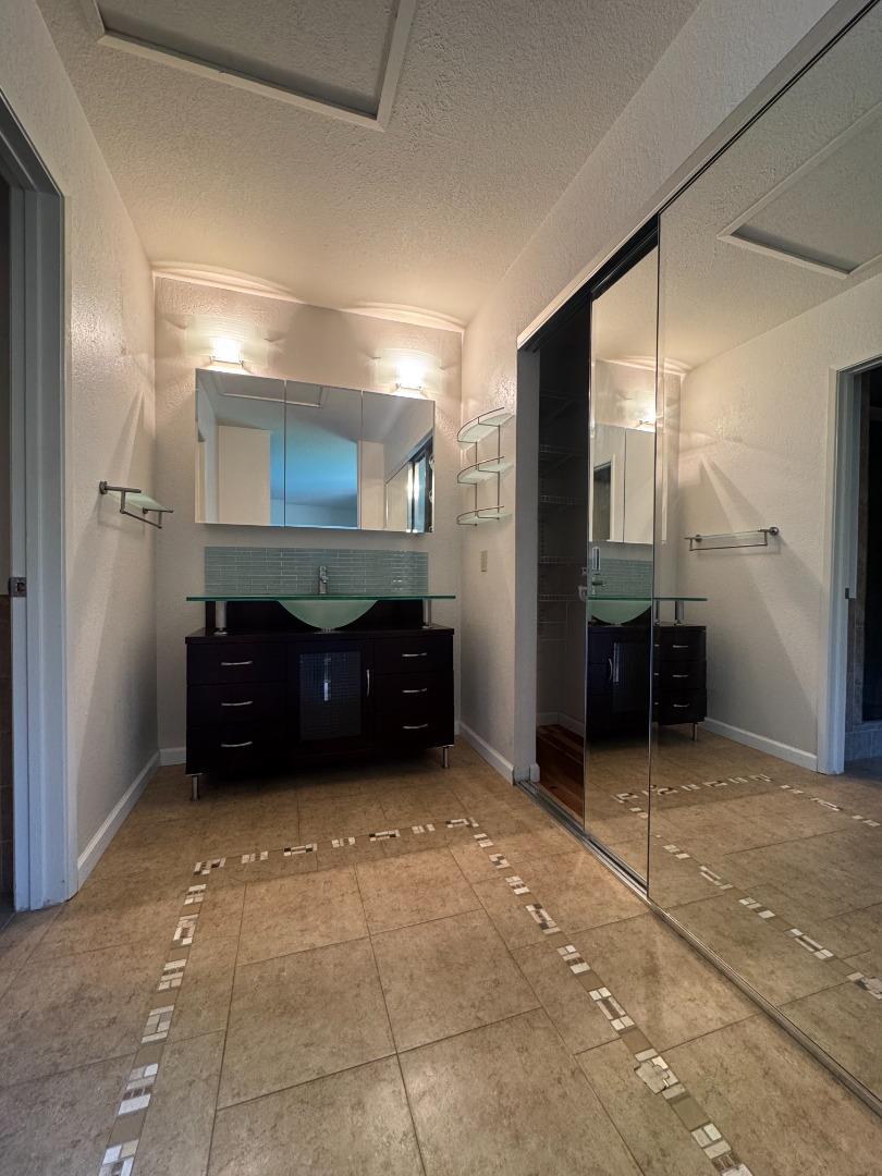 Detail Gallery Image 14 of 28 For 123 Spyglass Hill Rd, San Jose,  CA 95127 - 3 Beds | 2/1 Baths