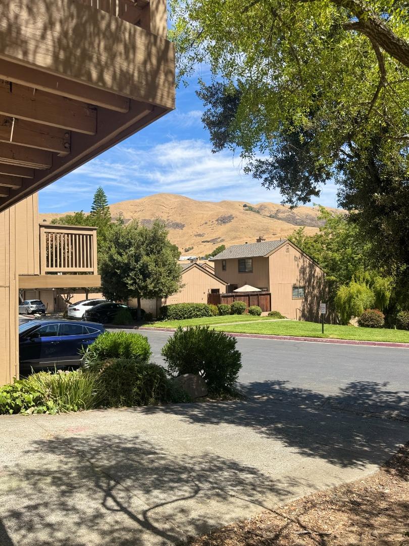 Detail Gallery Image 2 of 28 For 123 Spyglass Hill Rd, San Jose,  CA 95127 - 3 Beds | 2/1 Baths