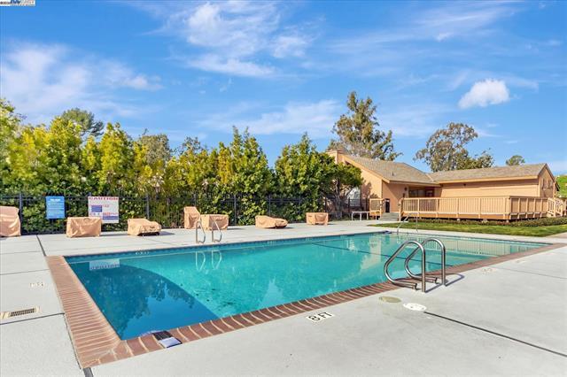Detail Gallery Image 24 of 28 For 123 Spyglass Hill Rd, San Jose,  CA 95127 - 3 Beds | 2/1 Baths