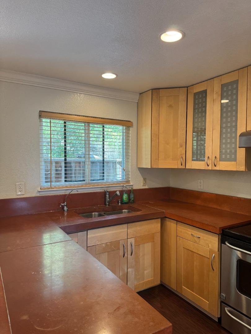 Detail Gallery Image 8 of 28 For 123 Spyglass Hill Rd, San Jose,  CA 95127 - 3 Beds | 2/1 Baths