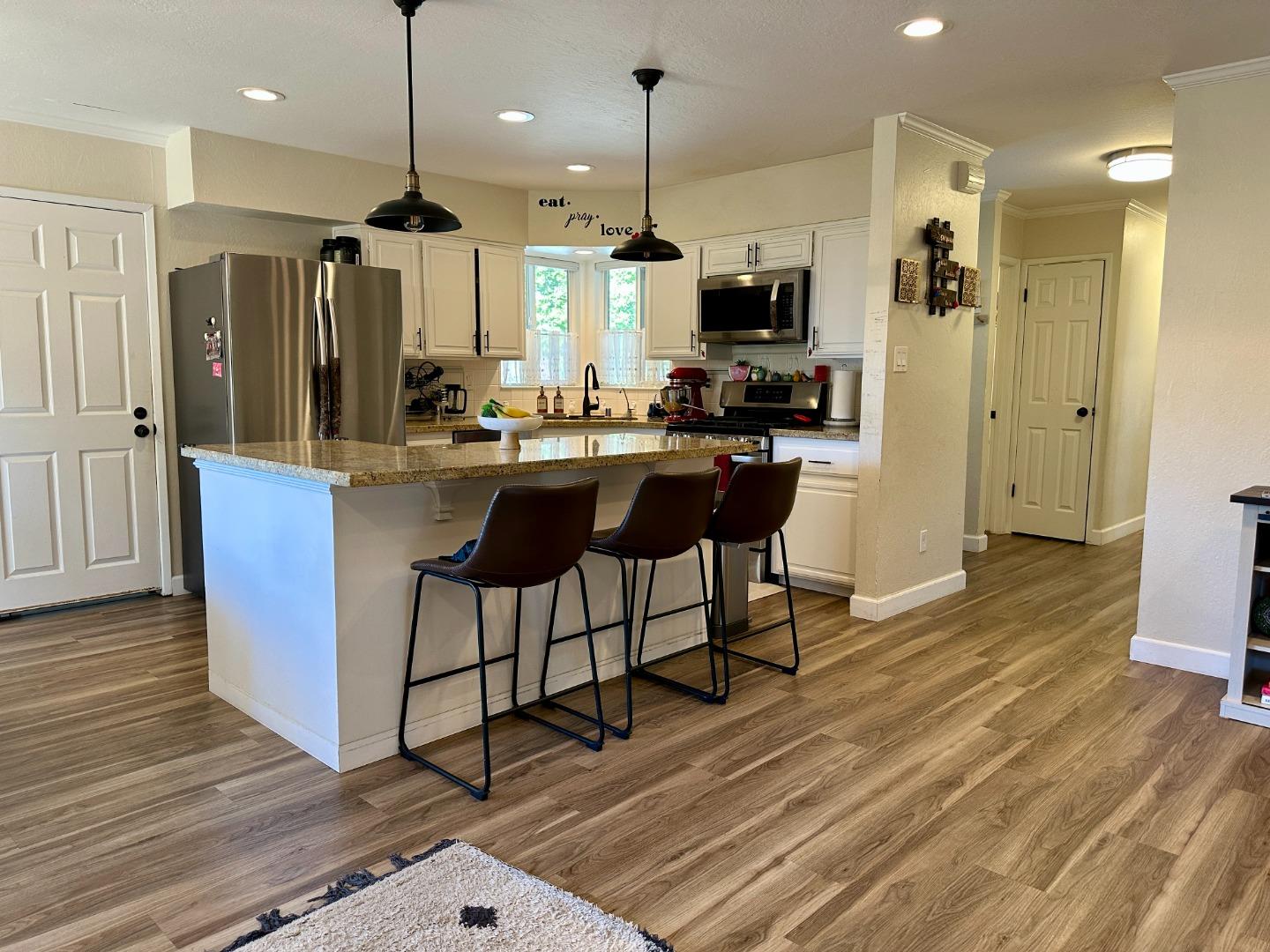 Detail Gallery Image 3 of 19 For 135 Green Hill Way, Los Gatos,  CA 95032 - 3 Beds | 2 Baths