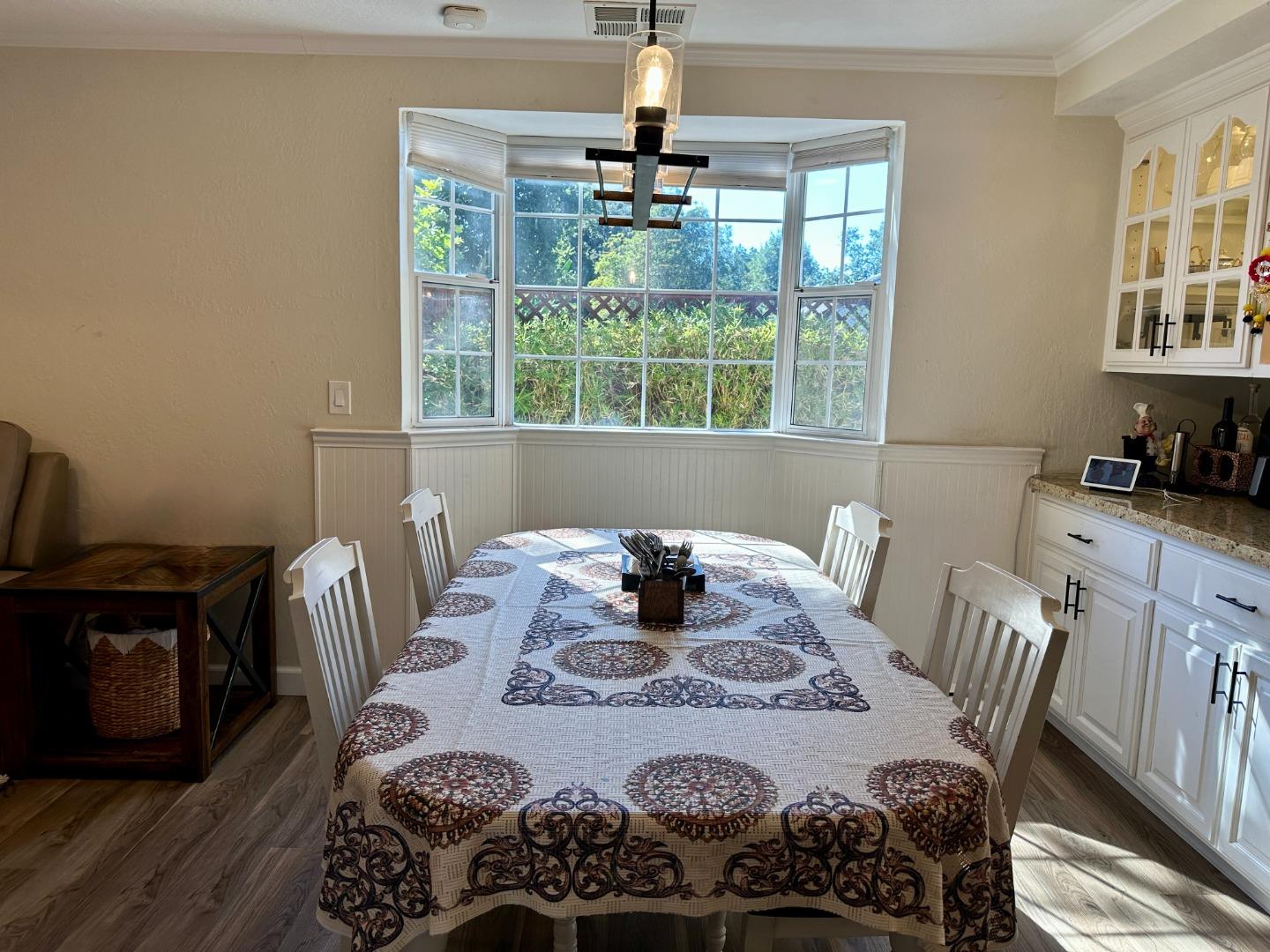 Detail Gallery Image 5 of 19 For 135 Green Hill Way, Los Gatos,  CA 95032 - 3 Beds | 2 Baths