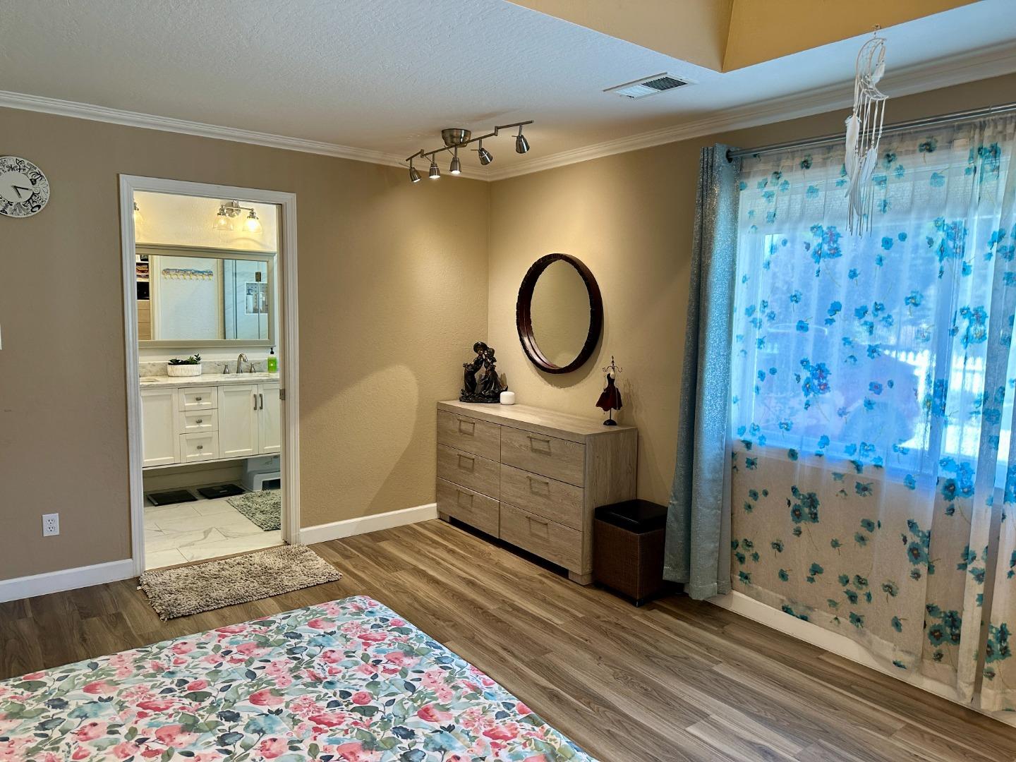 Detail Gallery Image 8 of 19 For 135 Green Hill Way, Los Gatos,  CA 95032 - 3 Beds | 2 Baths