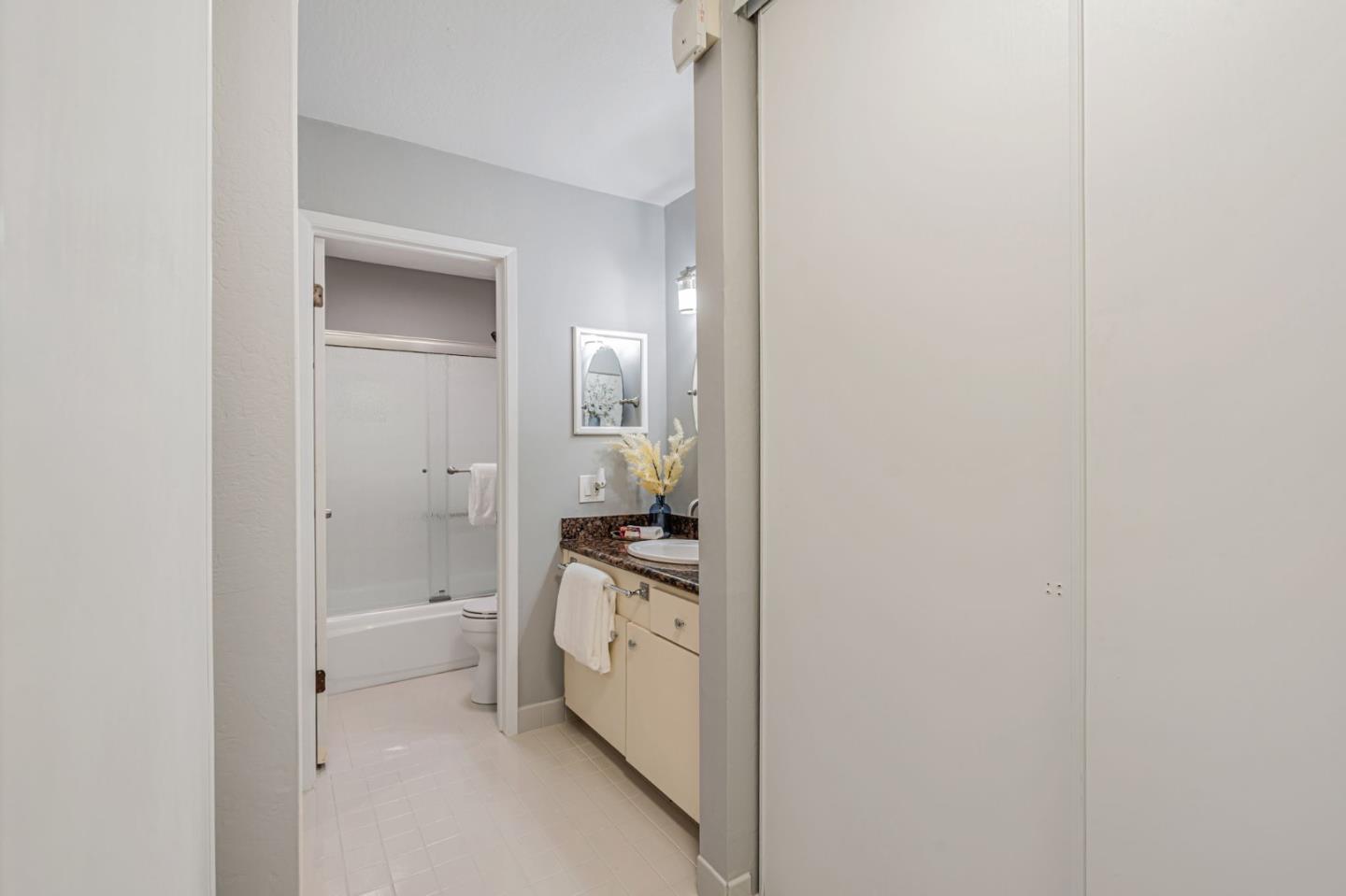 Detail Gallery Image 17 of 37 For 3 Admiral Dr #F267,  Emeryville,  CA 94608 - 1 Beds | 1 Baths