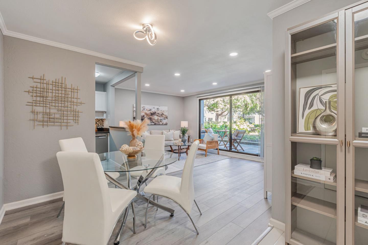 Detail Gallery Image 2 of 37 For 3 Admiral Dr #F267,  Emeryville,  CA 94608 - 1 Beds | 1 Baths