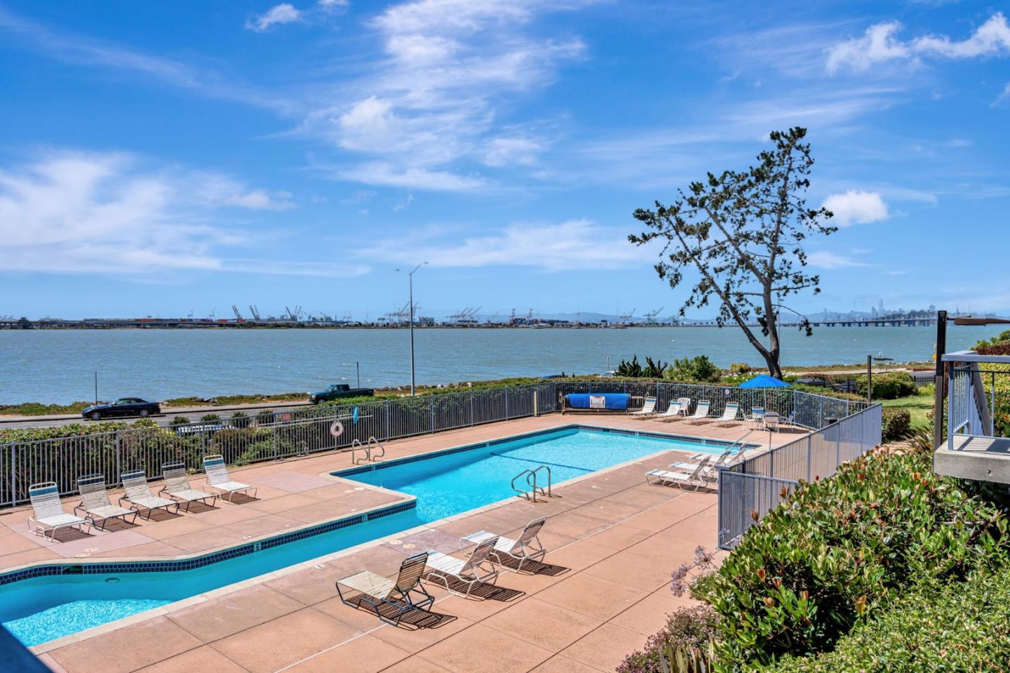 Detail Gallery Image 33 of 37 For 3 Admiral Dr #F267,  Emeryville,  CA 94608 - 1 Beds | 1 Baths