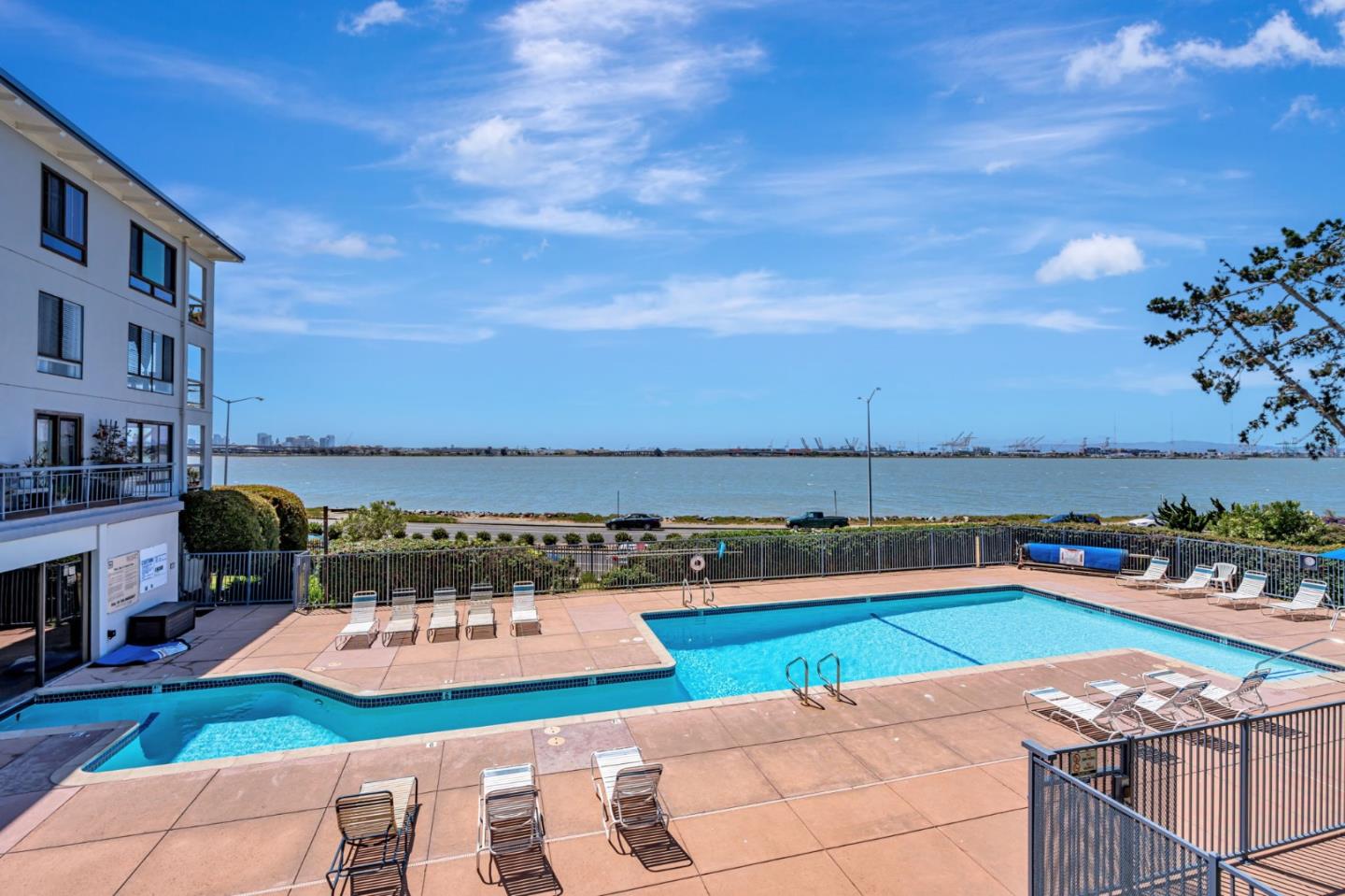 Detail Gallery Image 34 of 37 For 3 Admiral Dr #F267,  Emeryville,  CA 94608 - 1 Beds | 1 Baths