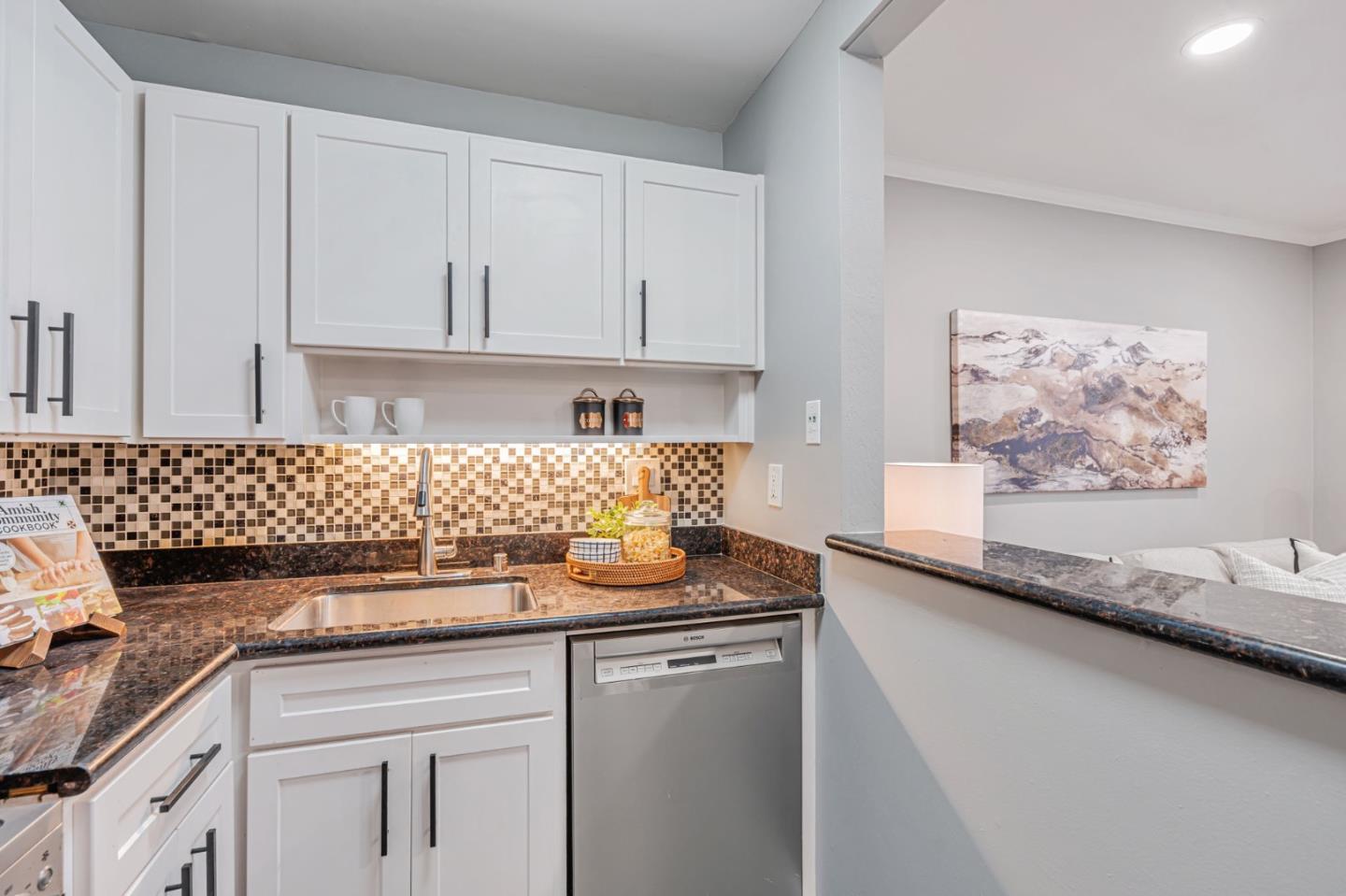 Detail Gallery Image 7 of 37 For 3 Admiral Dr #F267,  Emeryville,  CA 94608 - 1 Beds | 1 Baths