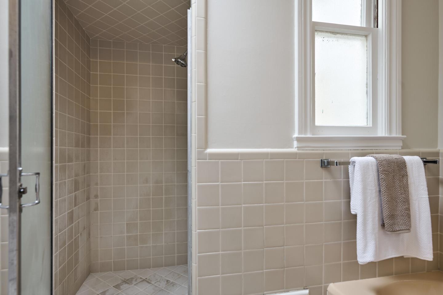 Detail Gallery Image 16 of 30 For 1482 38th Ave, San Francisco,  CA 94122 - 2 Beds | 1/1 Baths