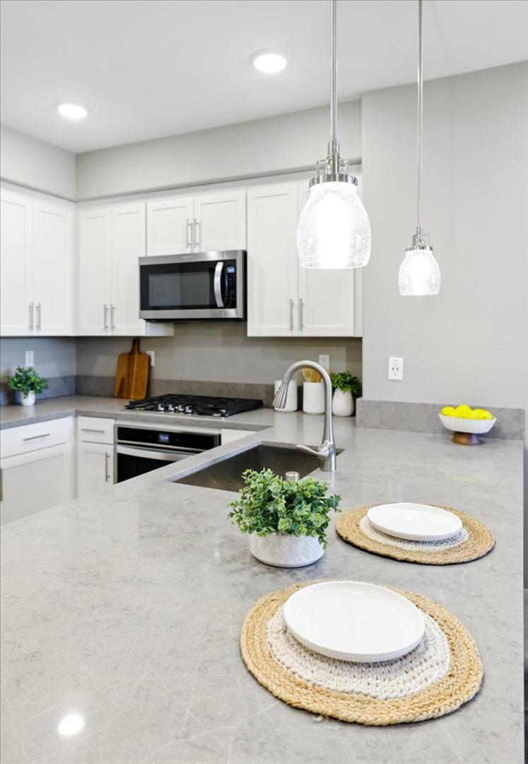 Detail Gallery Image 10 of 47 For 1011 Bellante Ln #6,  San Jose,  CA 95131 - 2 Beds | 2 Baths