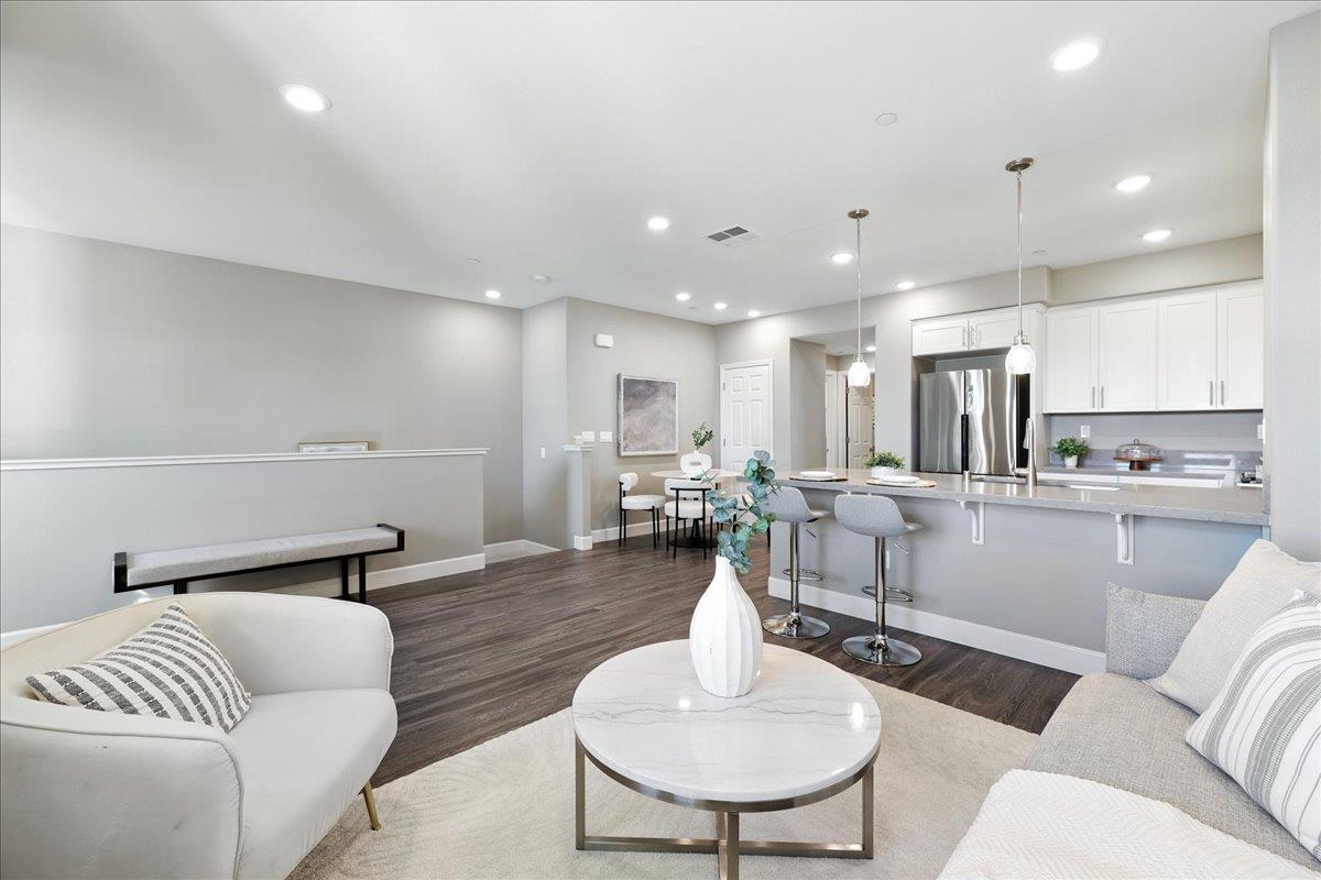Detail Gallery Image 3 of 47 For 1011 Bellante Ln #6,  San Jose,  CA 95131 - 2 Beds | 2 Baths