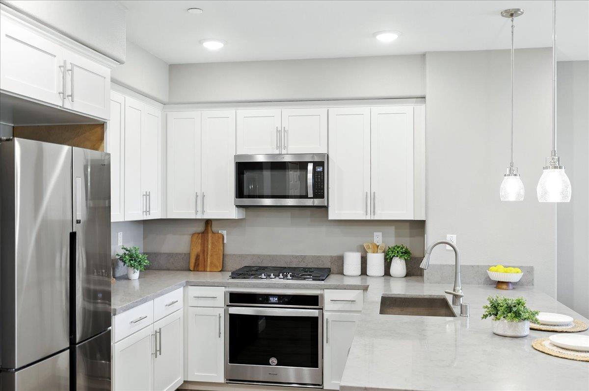 Detail Gallery Image 6 of 47 For 1011 Bellante Ln #6,  San Jose,  CA 95131 - 2 Beds | 2 Baths